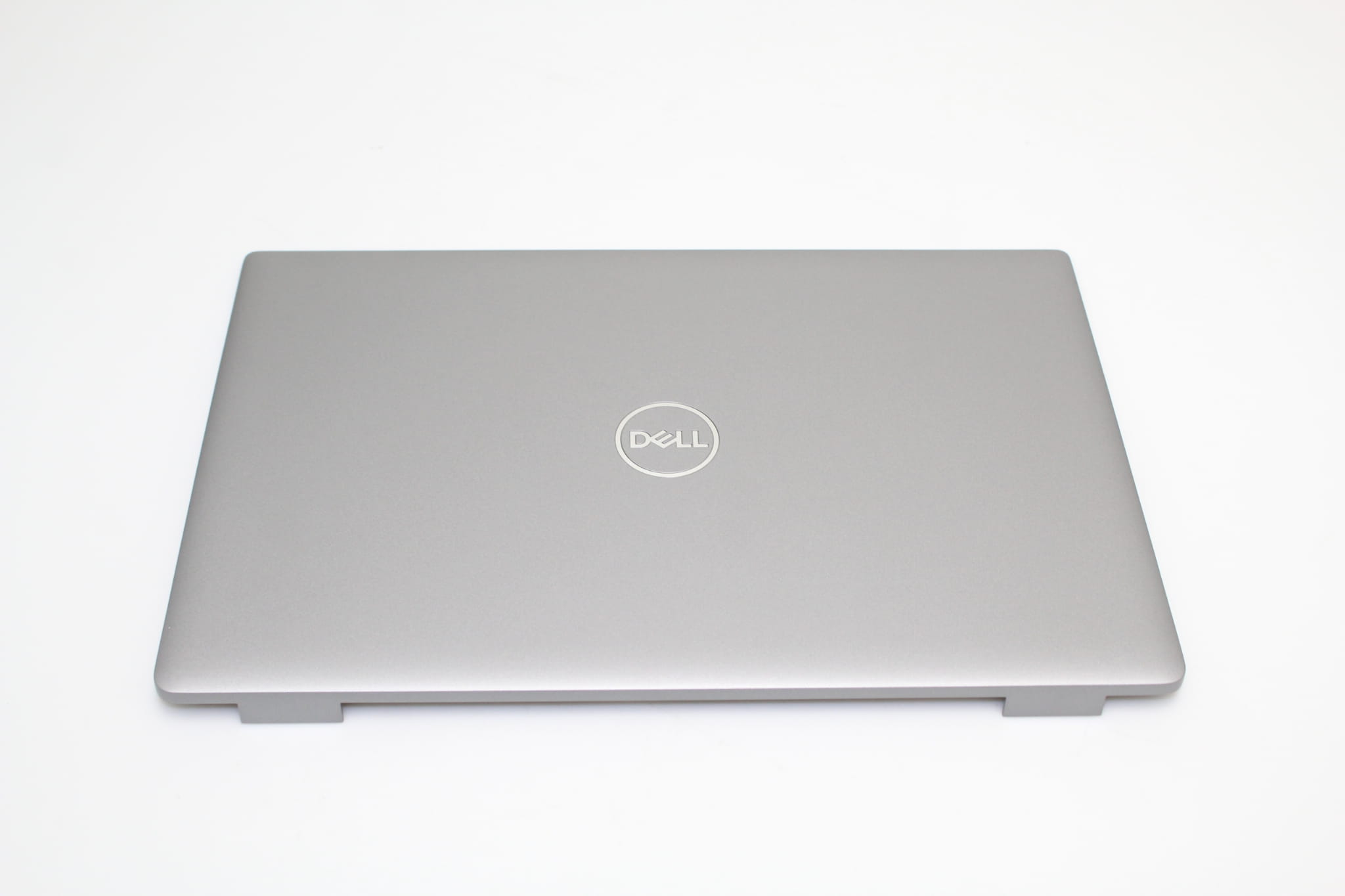 Klapa matrycy do Dell Latitude 5520 Precision 3560 | 094D8X 2 Srebrna pokrywa matrycy do laptopa Dell, widok z przodu od strony zewnętrznej