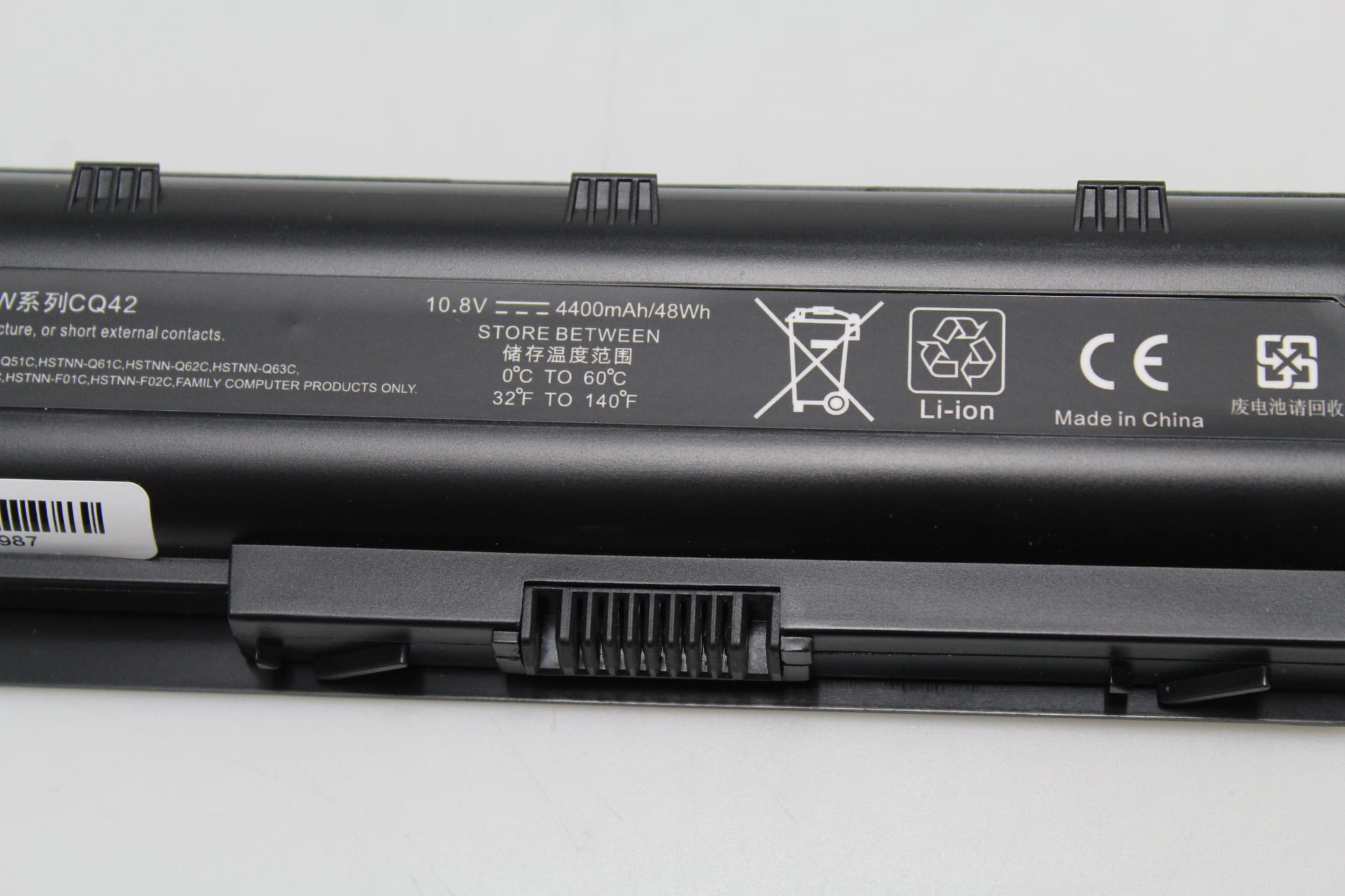 Bateria HP MU06 | HP 635 650 655 2000 Envy 17 Pavilion DV5 DV6 DV7 G6 G7 3 Zbliżenie złącza i oznaczeń baterii HP MU06, 10,8 V, 4400 mAh, 48 Wh