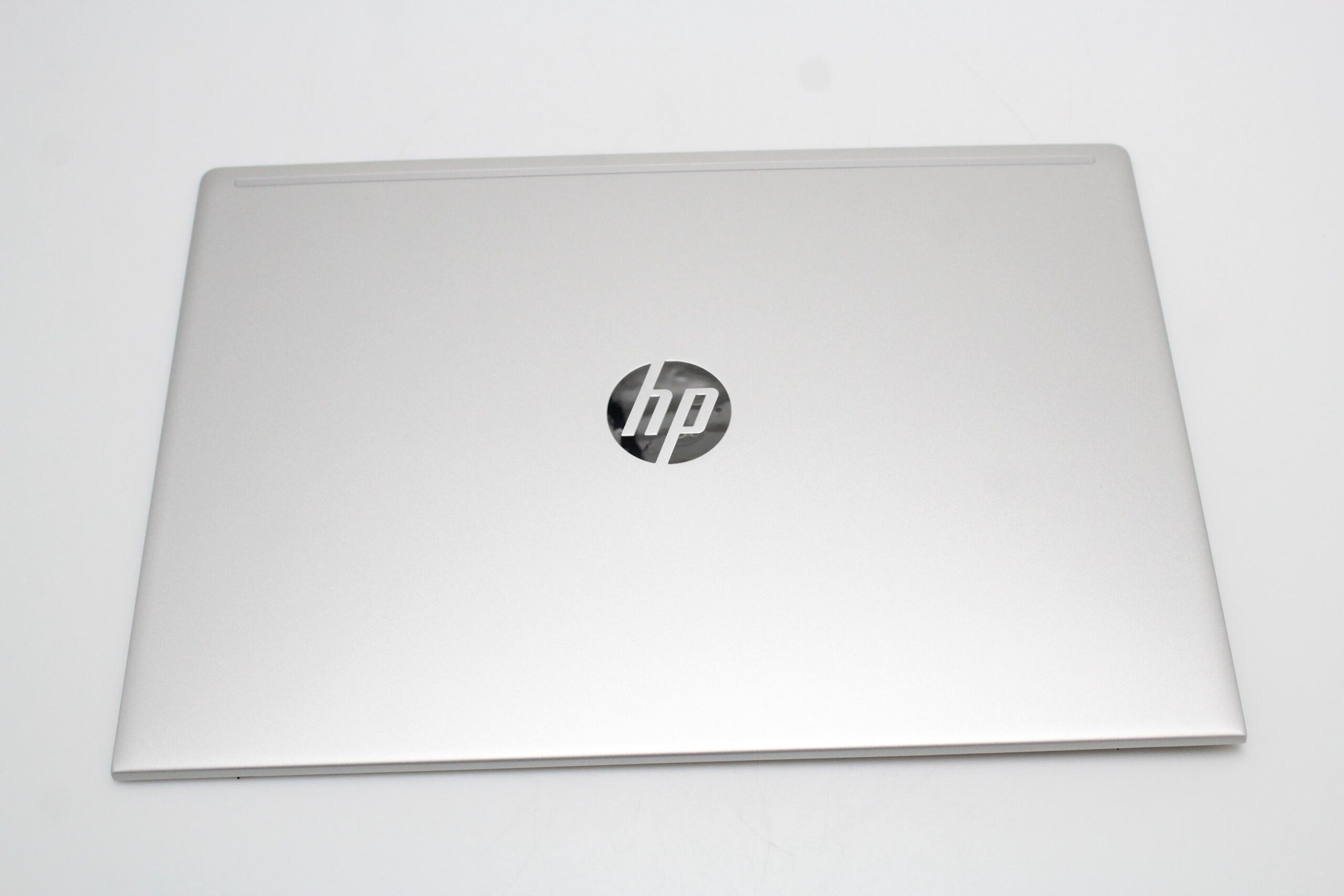 Klapa Matrycy do HP ProBook 450 455 G6 | L45110-001 2 Srebrna zewnętrzna obudowa matrycy do HP ProBook 450 455 G6 z centralnym logo HP
