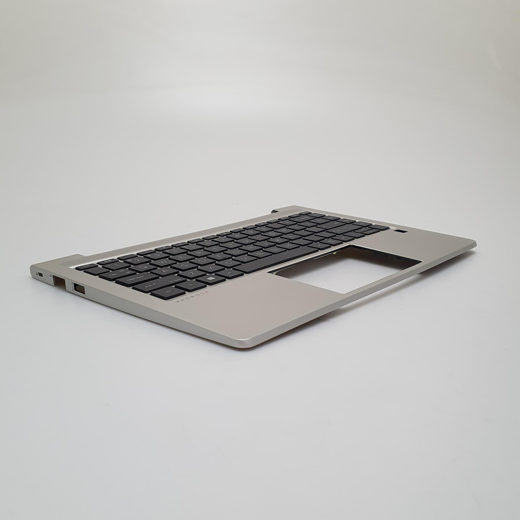 Nowy Palmrest + Klawiatura do HP Probook 440 445 G8 G9 640 G8 G9 3 Palmrest z czarną klawiaturą do HP ProBook, widok pod kątem z lewej strony