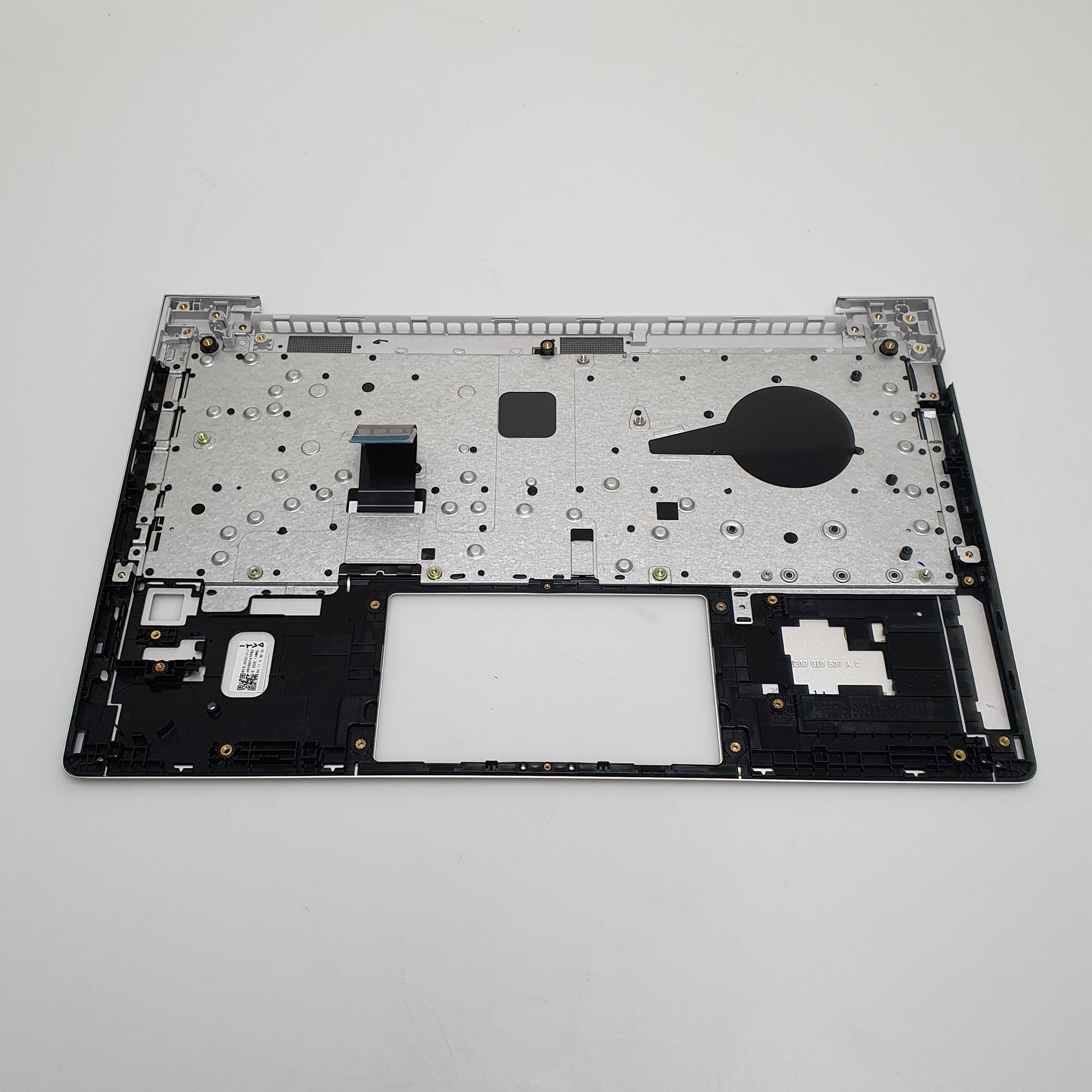 Nowy Palmrest + Klawiatura do HP Probook 440 445 G8 G9 640 G8 G9 5 Spodnia strona palmrestu z klawiaturą do HP ProBook z widocznymi mocowaniami