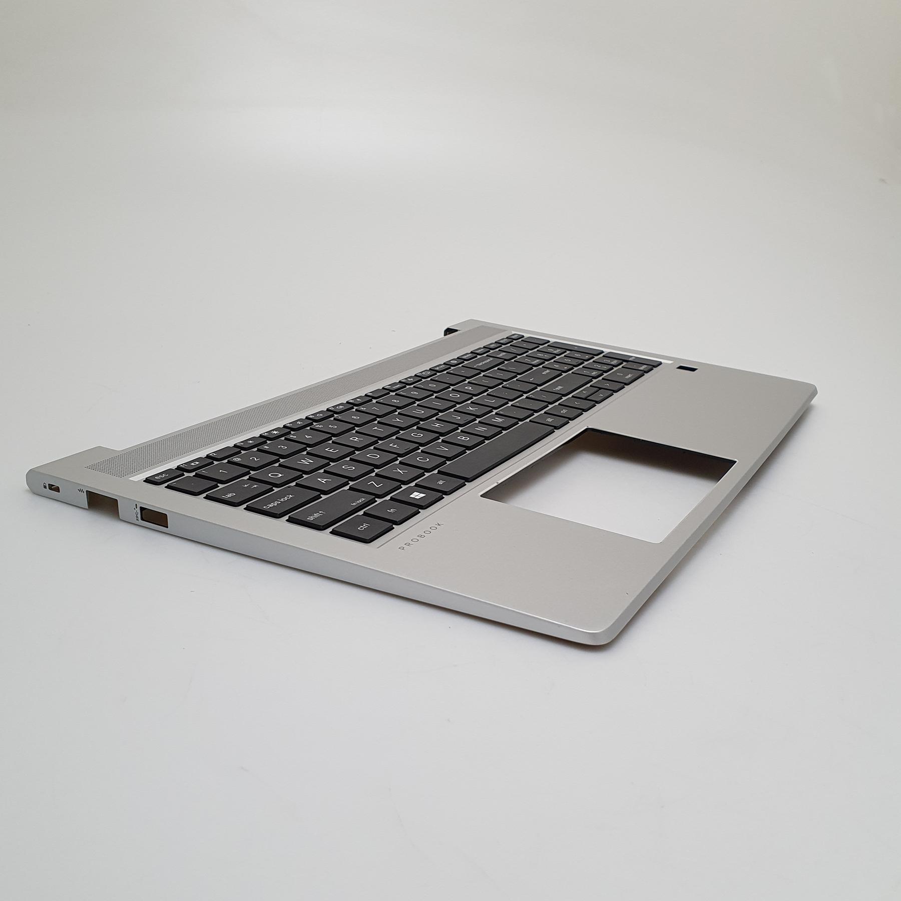 Nowy Palmrest + Klawiatura do HP Probook 450 455 G8 G9 650 G8 G9 3 Srebrny palmrest z klawiaturą do HP ProBook, widok od lewej strony