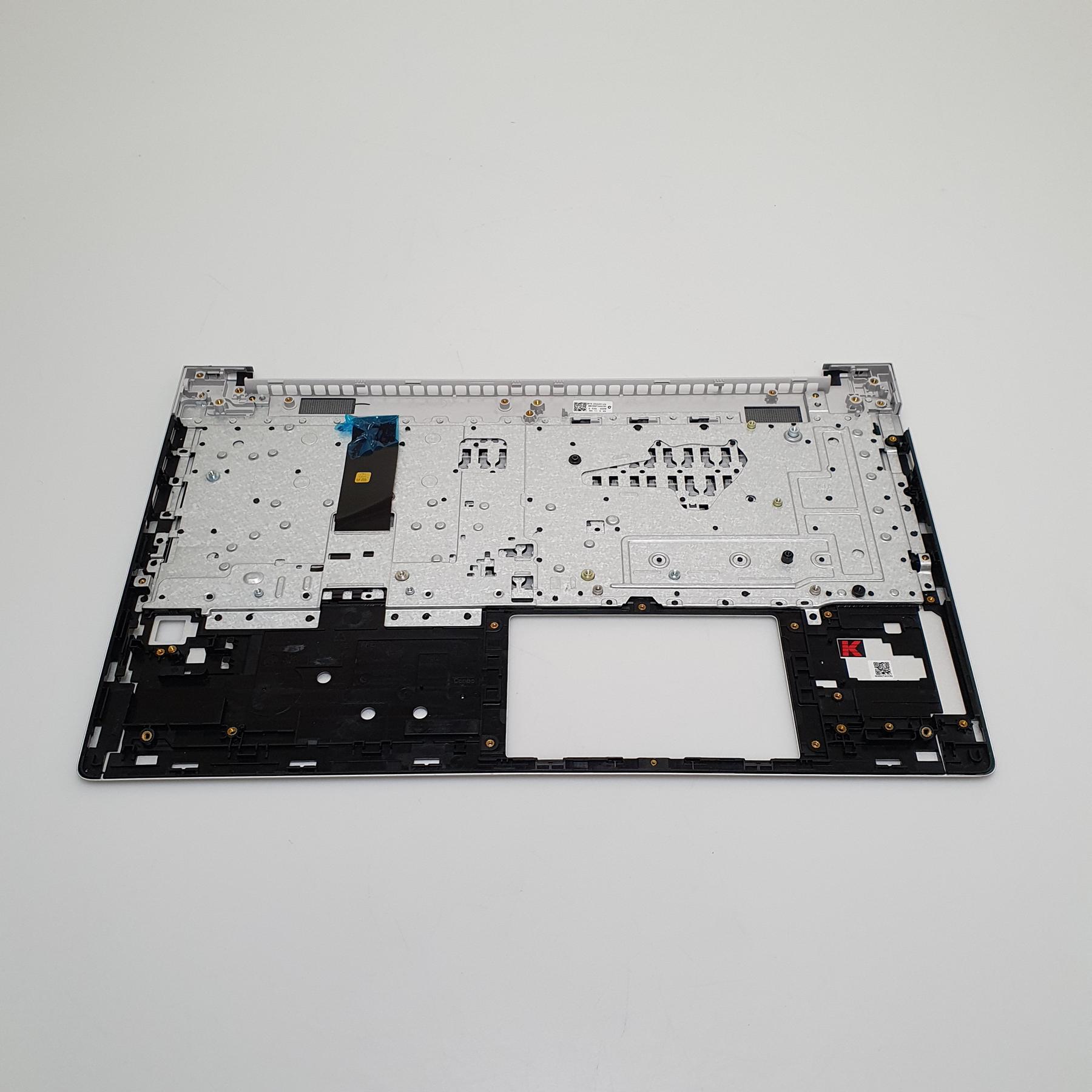 Nowy Palmrest + Klawiatura do HP Probook 450 455 G8 G9 650 G8 G9 5 Spodnia strona palmrestu z klawiaturą do HP ProBook z widoczną taśmą połączeniową