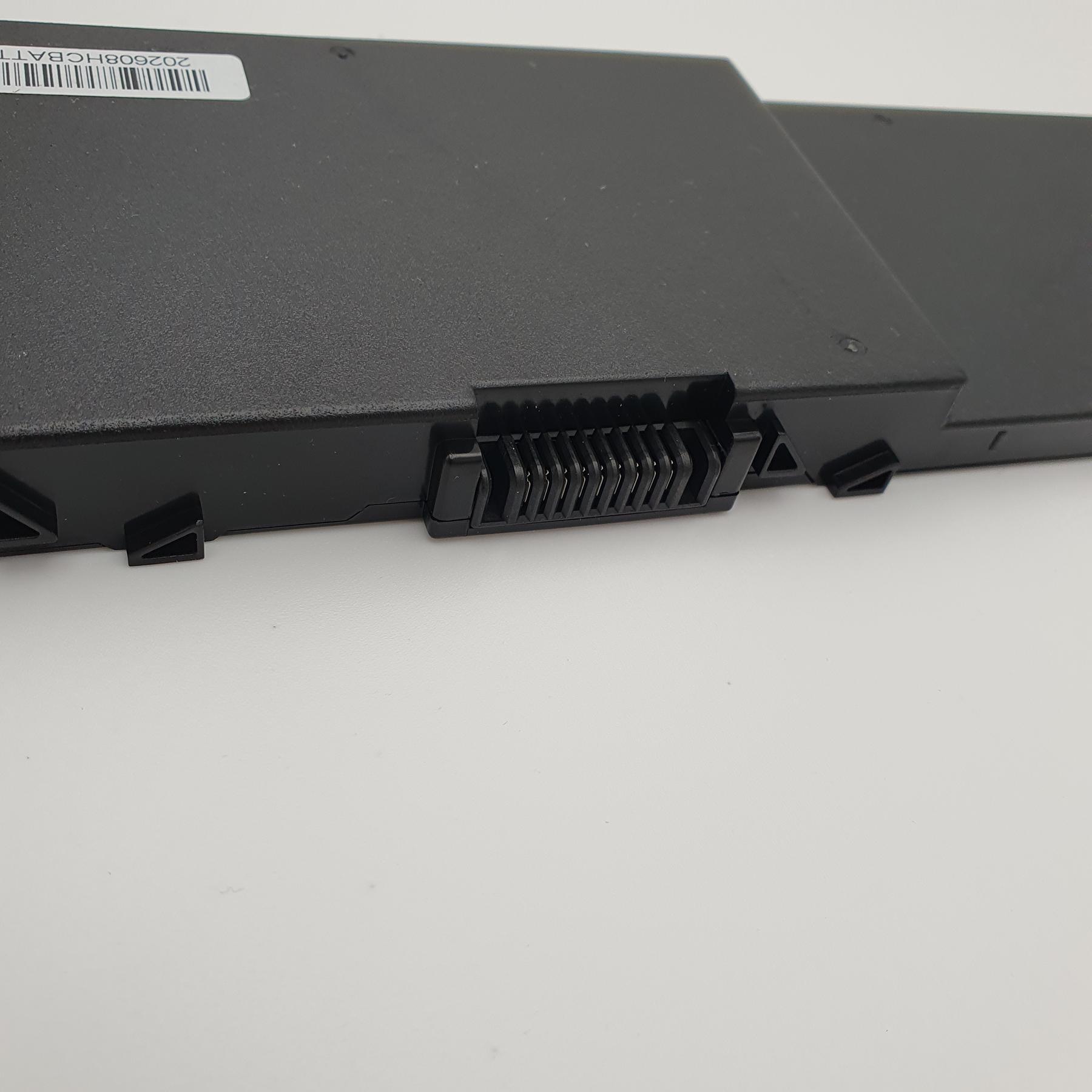 Bateria do Dell Precision 7510 7520 7710 7720 | MFKVP 4 Zbliżenie złącza baterii MFKVP do laptopów Dell Precision