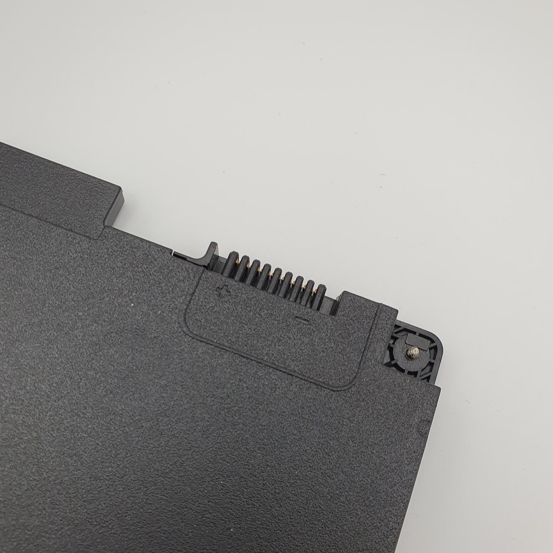 Nowa Bateria do HP EliteBook 745 755 840 850 G3 G4 | CS03XL 5 Zbliżenie złącza i styków baterii CS03XL do HP EliteBook