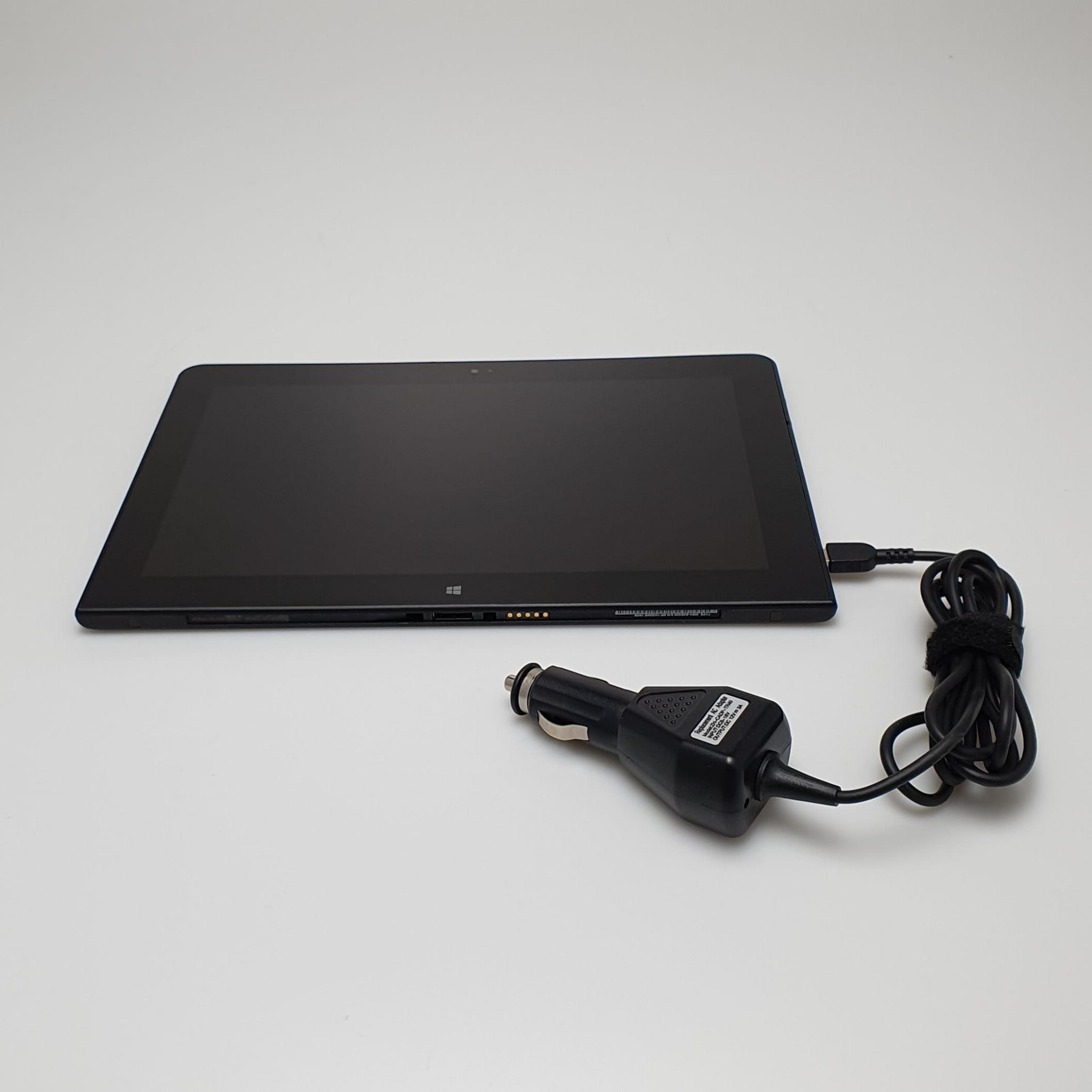 Zasilacz Lenovo 10 12V Zamiennik 36W 4 Tablet Lenovo podłączony do zasilacza samochodowego z żółtą końcówką