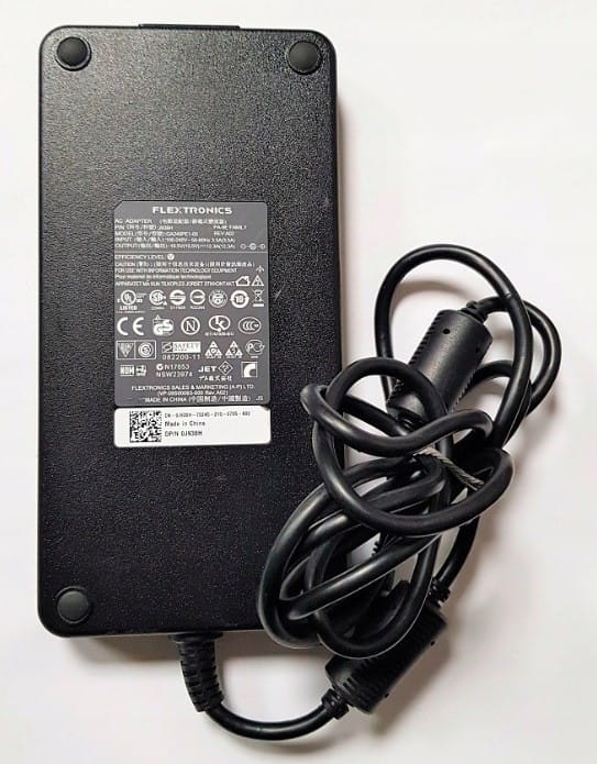 Zasilacz Dell Precision 19.5V 240W 4 Zasilacz Flextronics 240 W z etykietą parametrów i zwiniętym przewodem