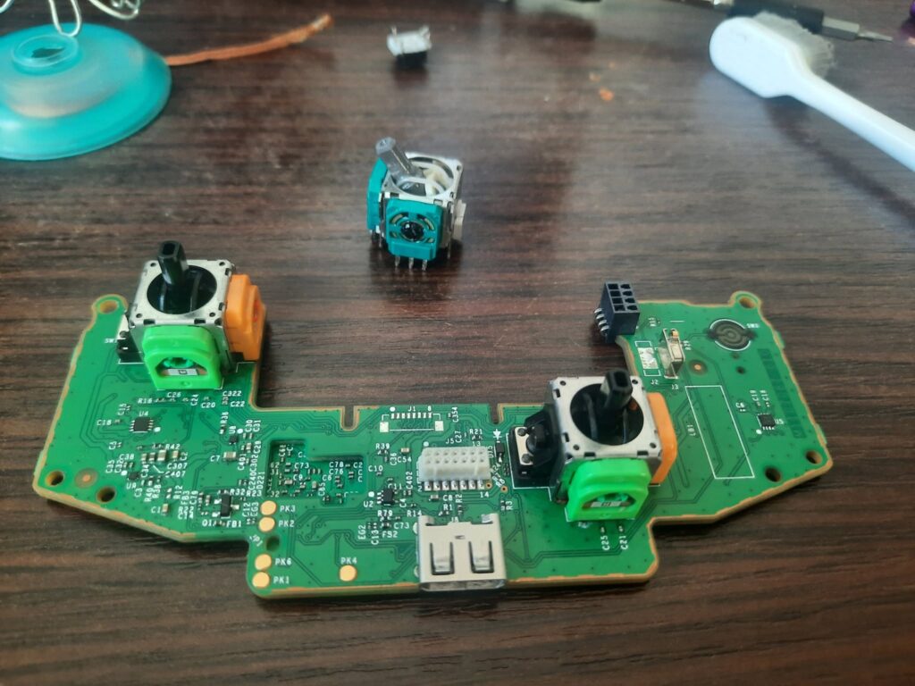 Wymiana analogów w padzie Xbox