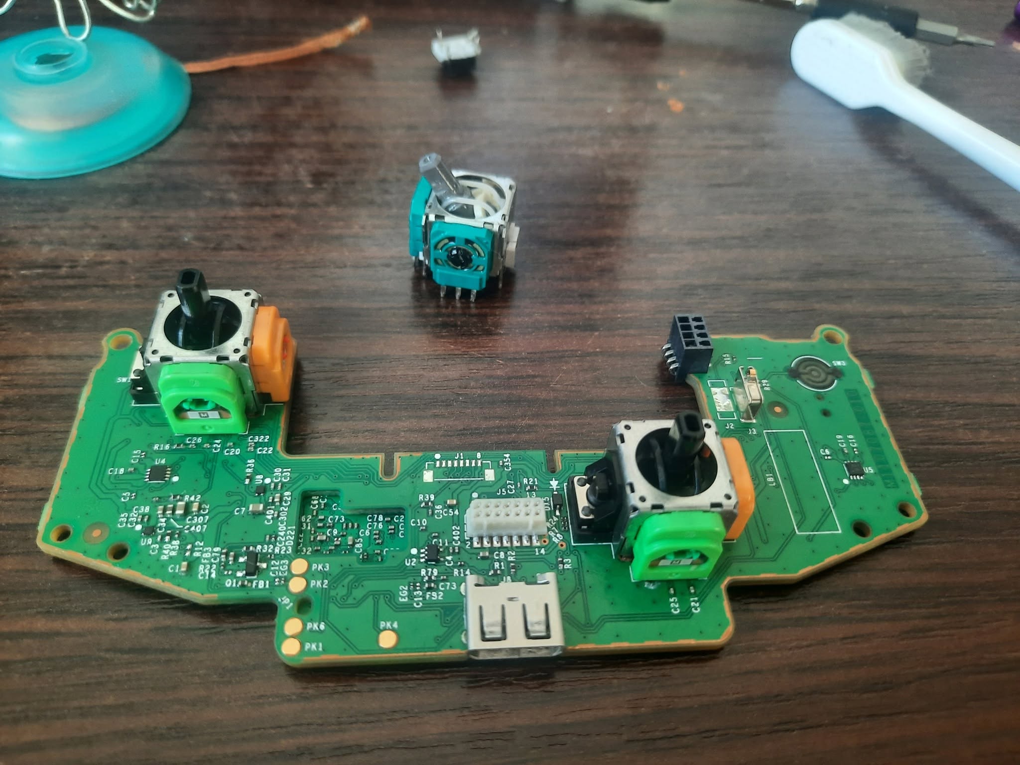 Naprawa pada Xbox – wymiana analogów