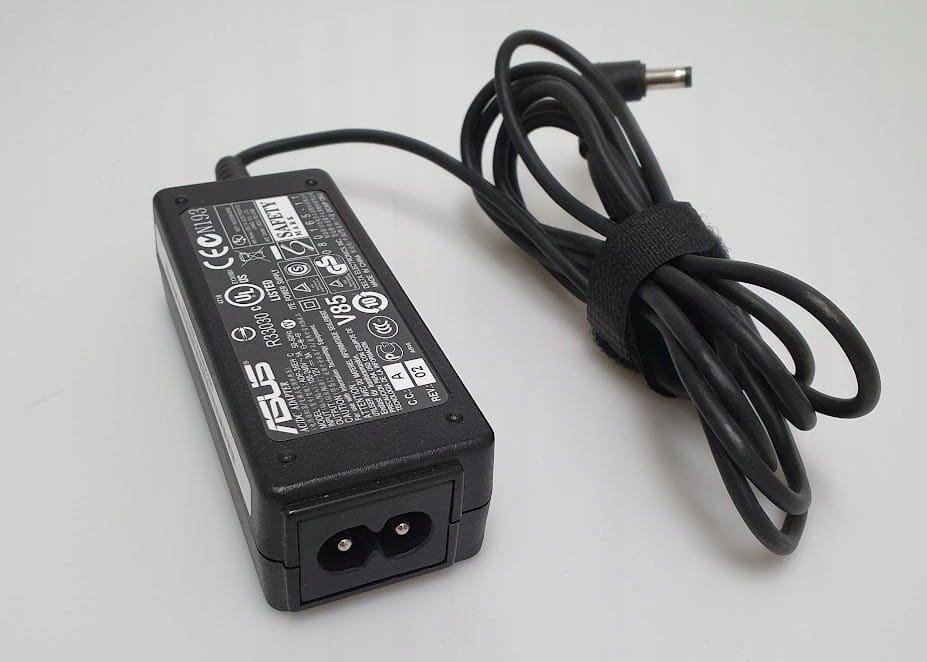Zasilacz Asus 12V 3A 36W 5 Zasilacz Asus 12V 3A 36W z gniazdem sieciowym i zwiniętym przewodem