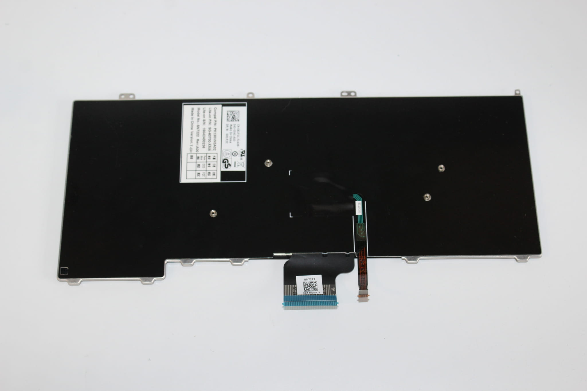 Klawiatura Dell Latitude E7240 E7440 2 Tył czarnej klawiatury Dell Latitude E7240 E7440 z etykietą, mocowaniami i taśmami połączeniowymi