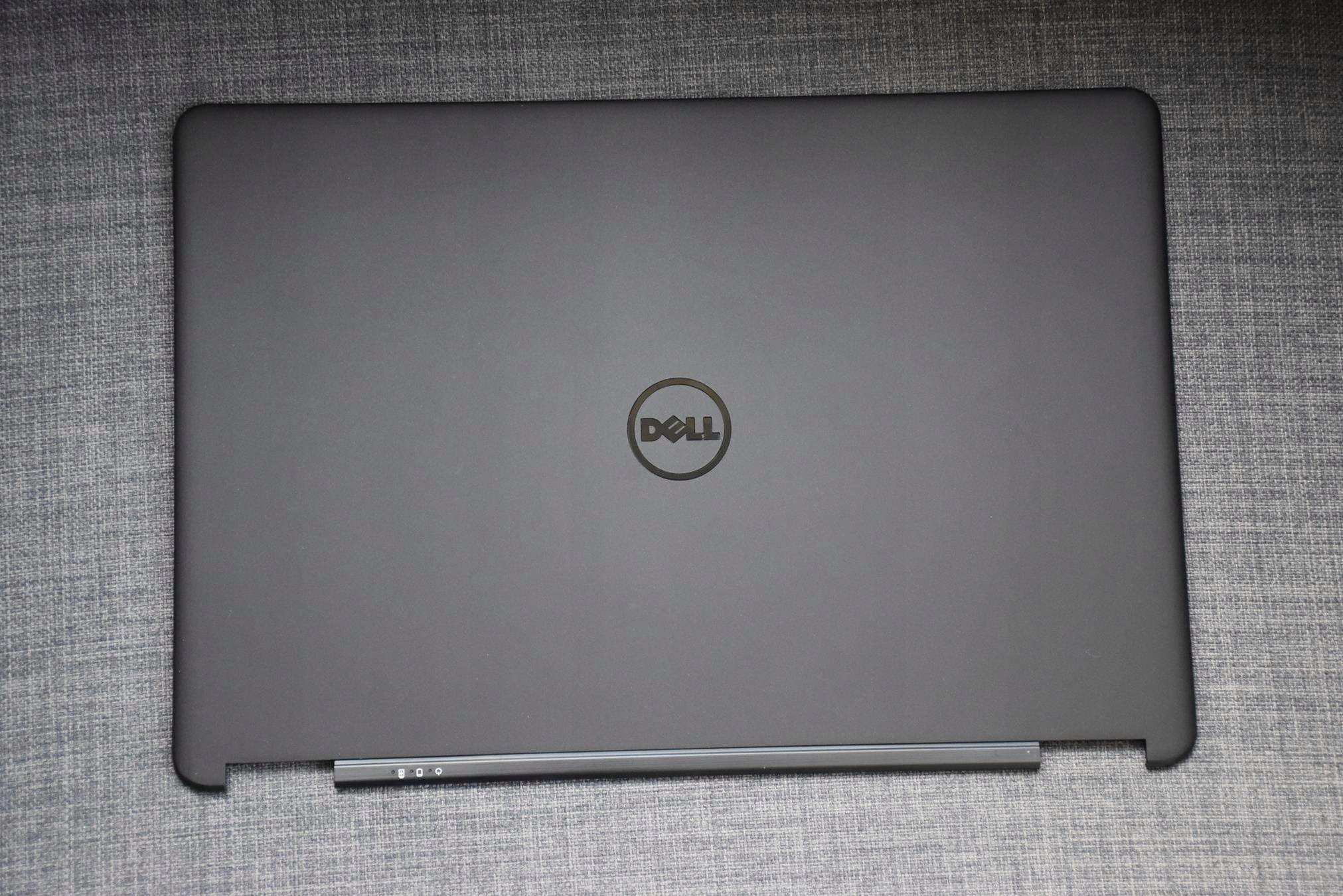 Nowa Klapa Matrycy Dell Latitude E7450 3 Zewnętrzna klapa matrycy Dell Latitude E7450 widoczna od strony pokrywy