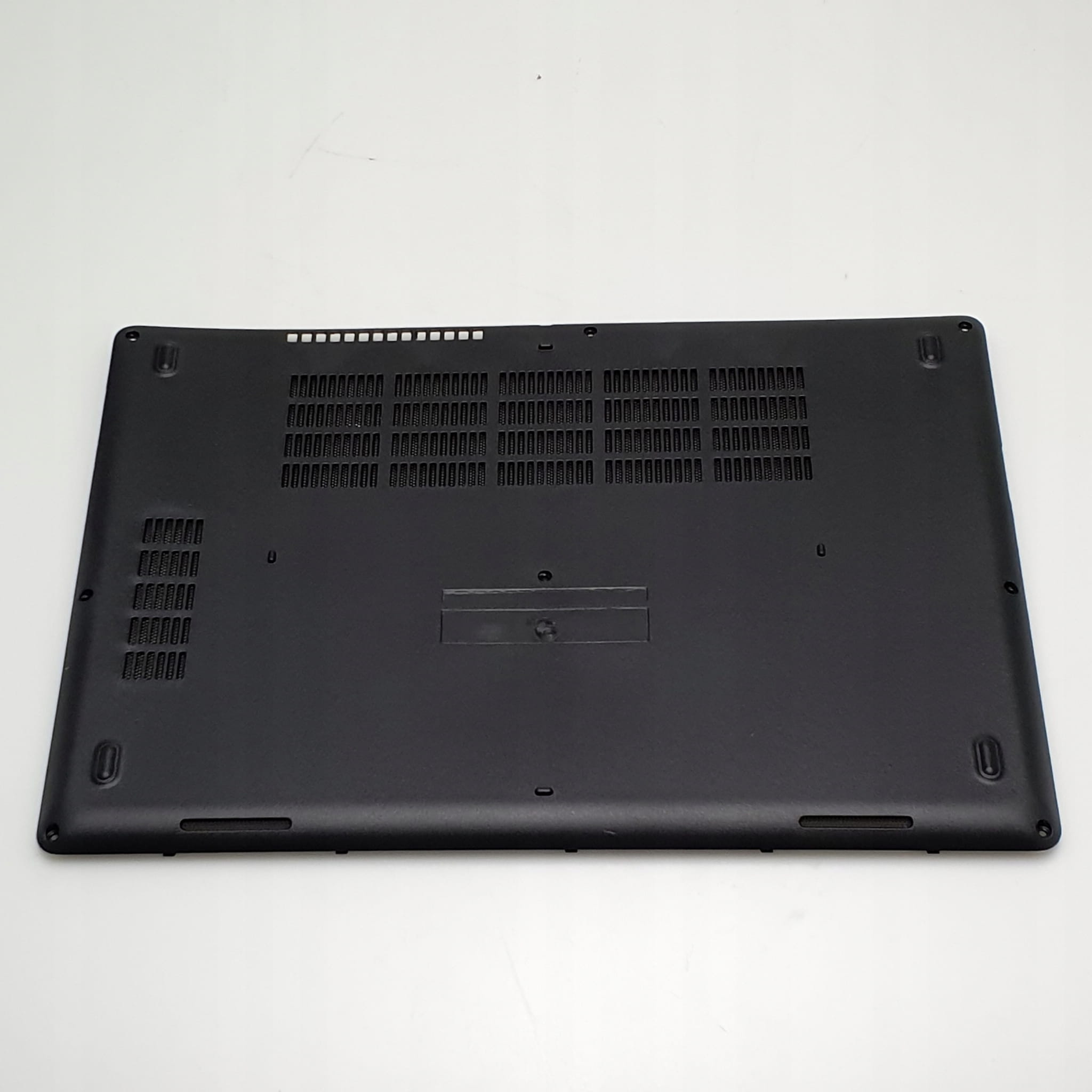 Dolna Pokrywa do Dell Latitude 5480 5490 | 0TCMWR 3 Czarna dolna pokrywa do Dell Latitude 5480 i 5490, widok od zewnętrznej strony