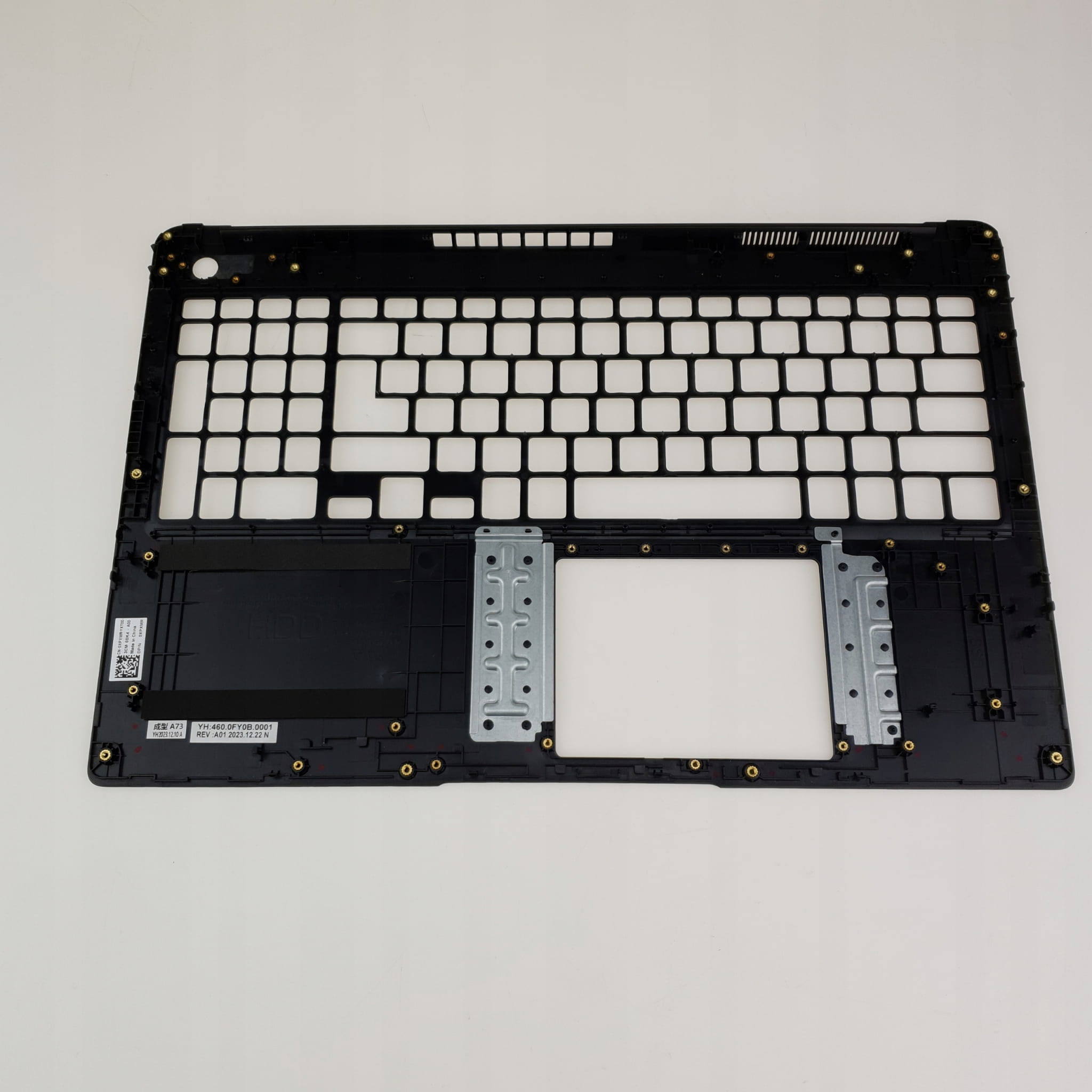 Palmrest do Dell Latitude 3500 | 0XPXMR 3 Spodnia strona czarnego palmrestu Dell Latitude 3500 0XPXMR z mocowaniami