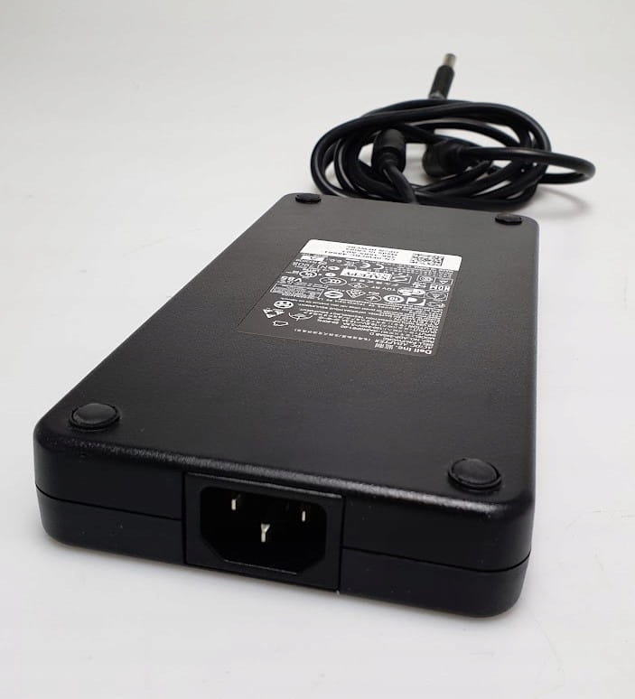 Zasilacz Dell Precision 19.5V 12.3A 240W 3 Czarny zasilacz Dell Precision 240W z etykietą na spodzie i zwiniętym przewodem