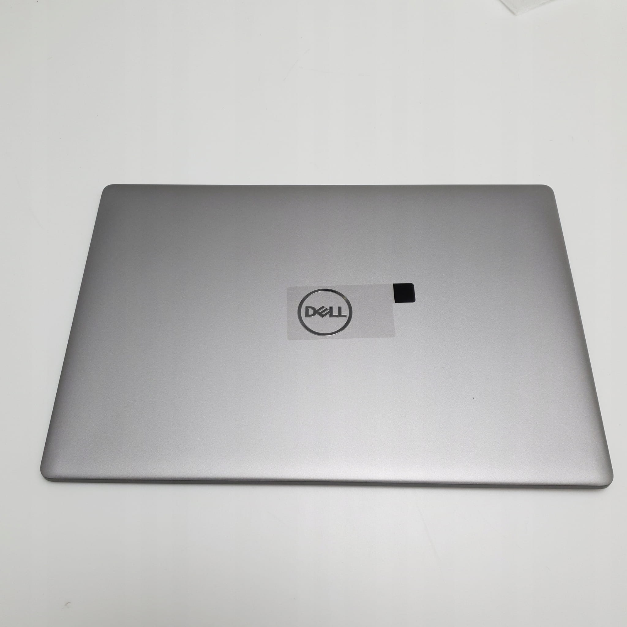 Klapa Matrycy do Dell Latitude 5410 | 0NKPM7 2 Srebrna klapa matrycy Dell Latitude 5410 widoczna od zewnętrznej strony