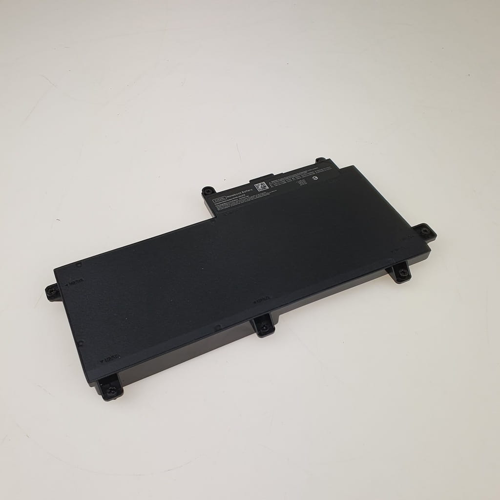 Nowa Bateria do HP ProBook 640 645 650 655 G2 G3 | CI03XL 2 Czarna bateria CI03XL do HP ProBook ułożona na jasnym tle