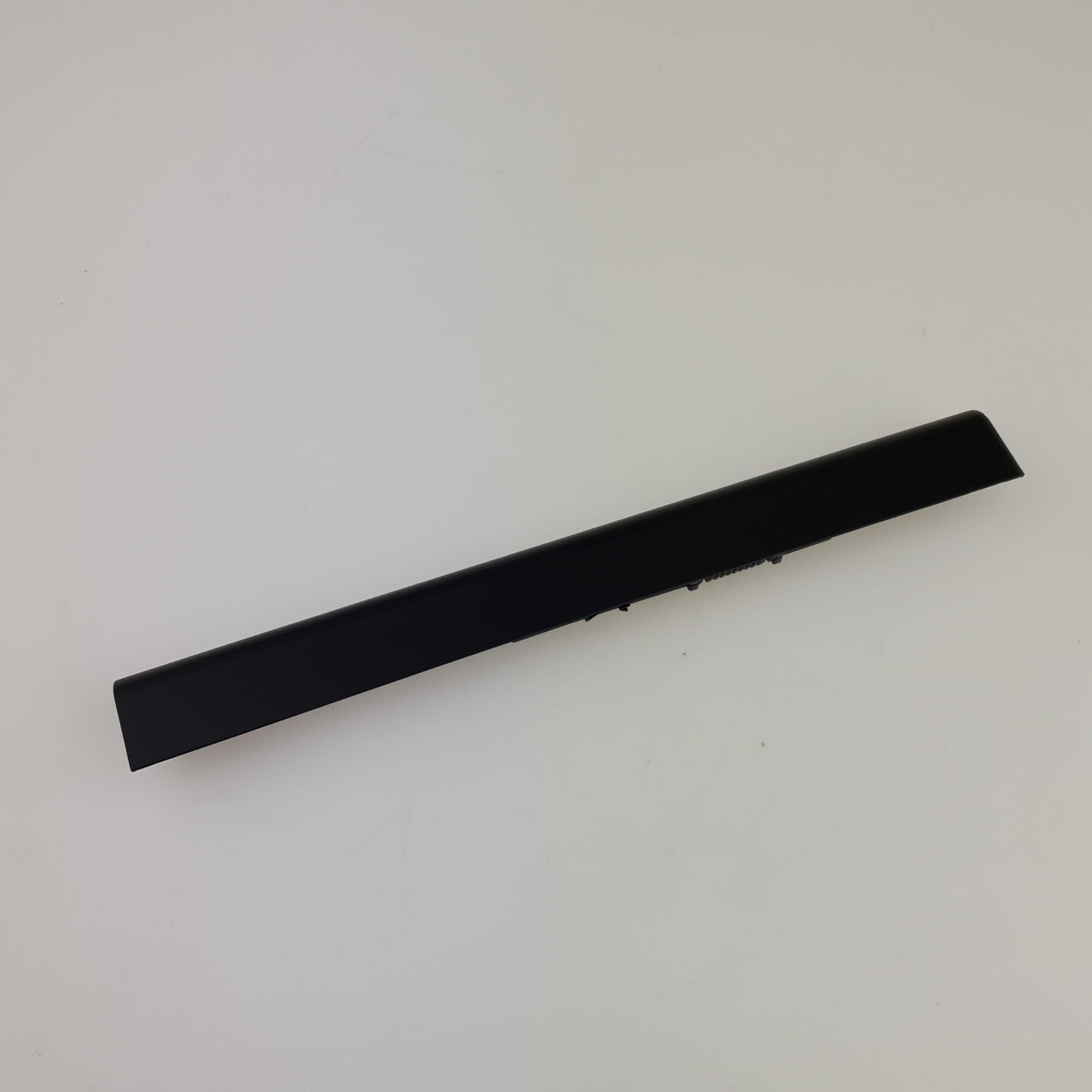 Nowa Bateria do HP ProBook 440 445 450 455 G2 | VI04XL 5 Czarna bateria VI04XL do laptopa ujęta pod kątem na jasnym tle