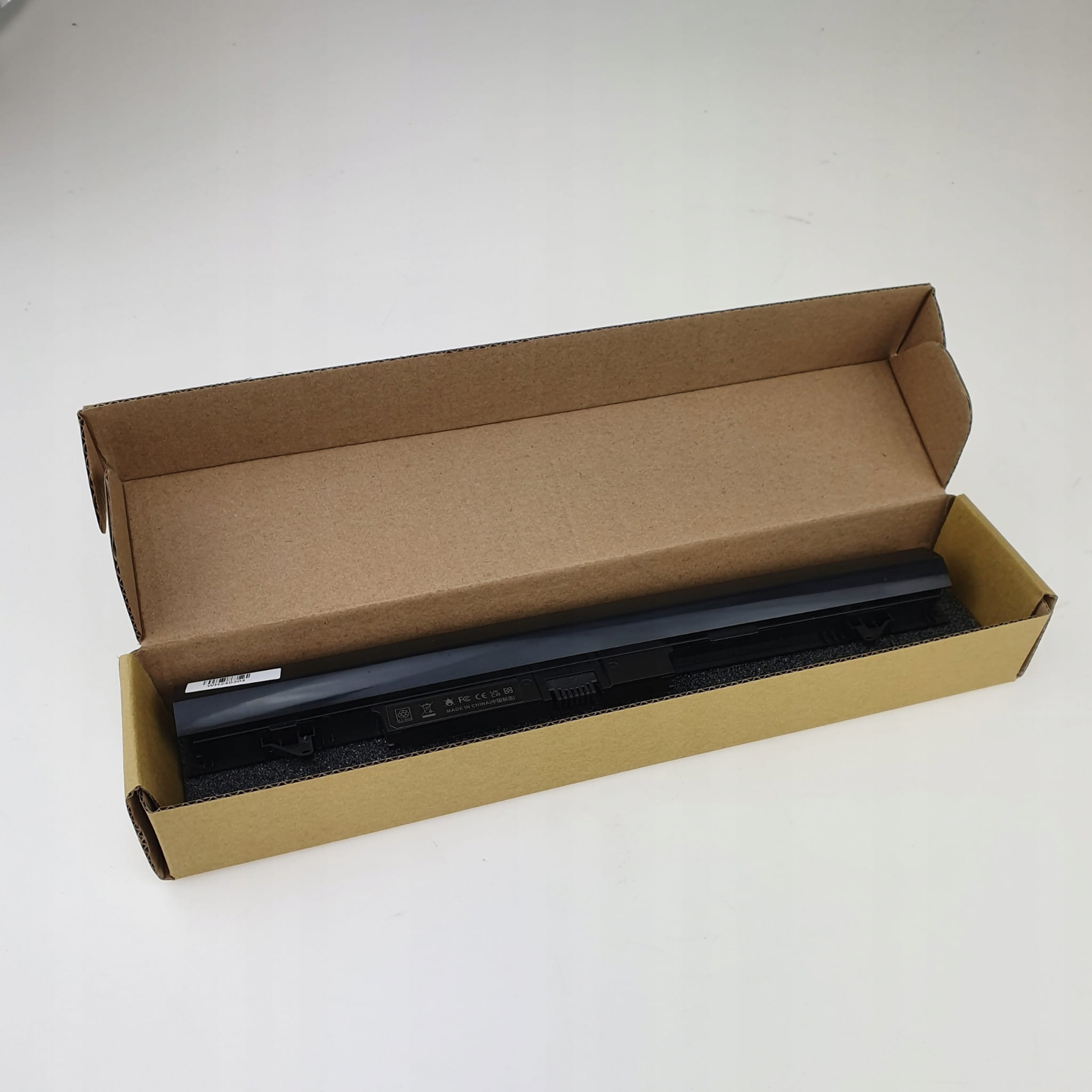 Nowa Bateria do HP ProBook 430 G1 G2 | RA04 2 Bateria RA04 do laptopa HP ProBook 430 G1 i G2 w otwartym opakowaniu kartonowym