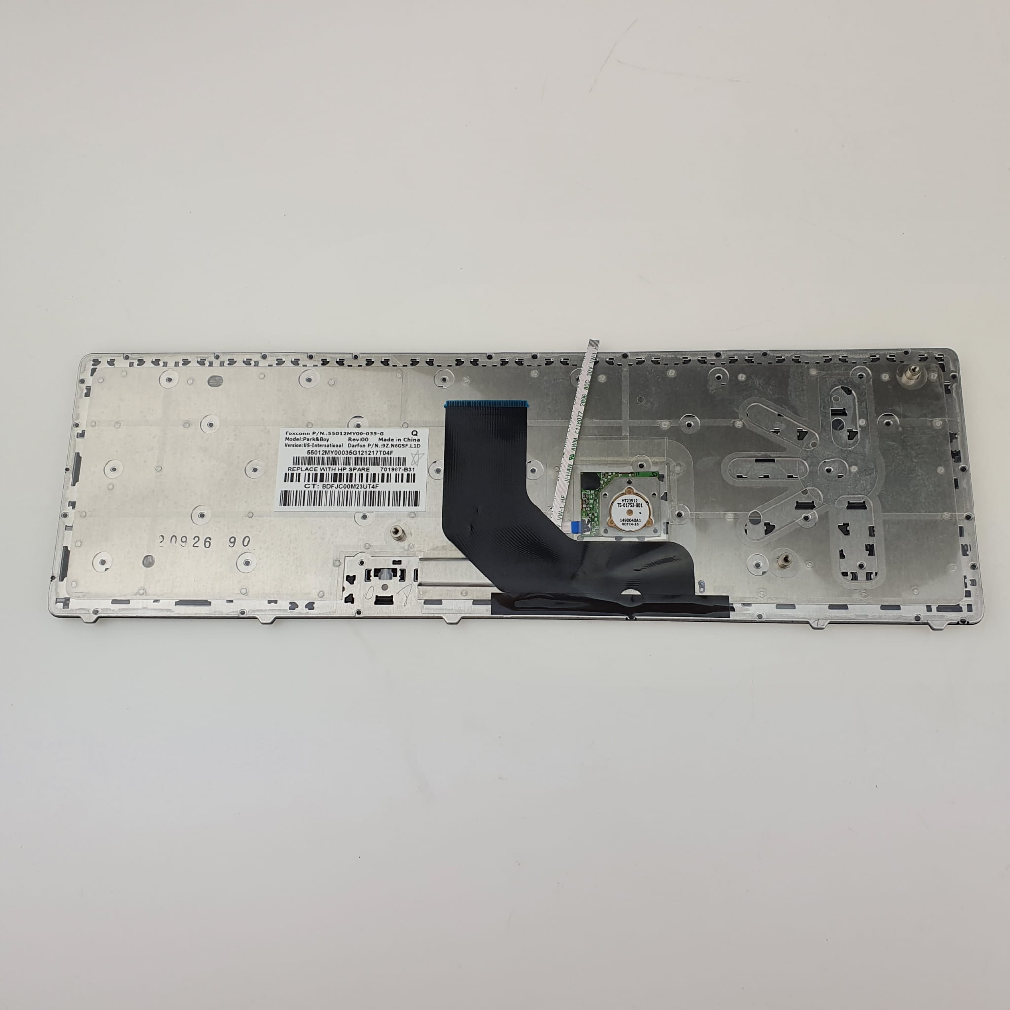 Oryginalna Klawiatura HP ProBook 6560b 6570b 3 Spód klawiatury HP ProBook 6560b i 6570b z metalową płytą montażową i taśmą połączeniową
