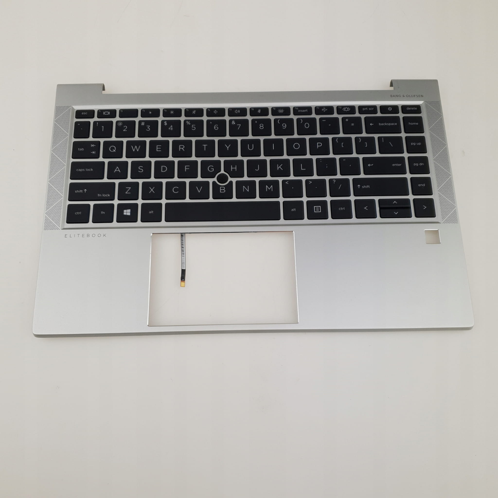 Nowy Palmrest Klawiatura Podświetlana do HP EliteBook 840 845 G7 G8 2 Palmrest HP EliteBook 840 i 845 G7/G8 z podświetlaną czarną klawiaturą, widok od góry