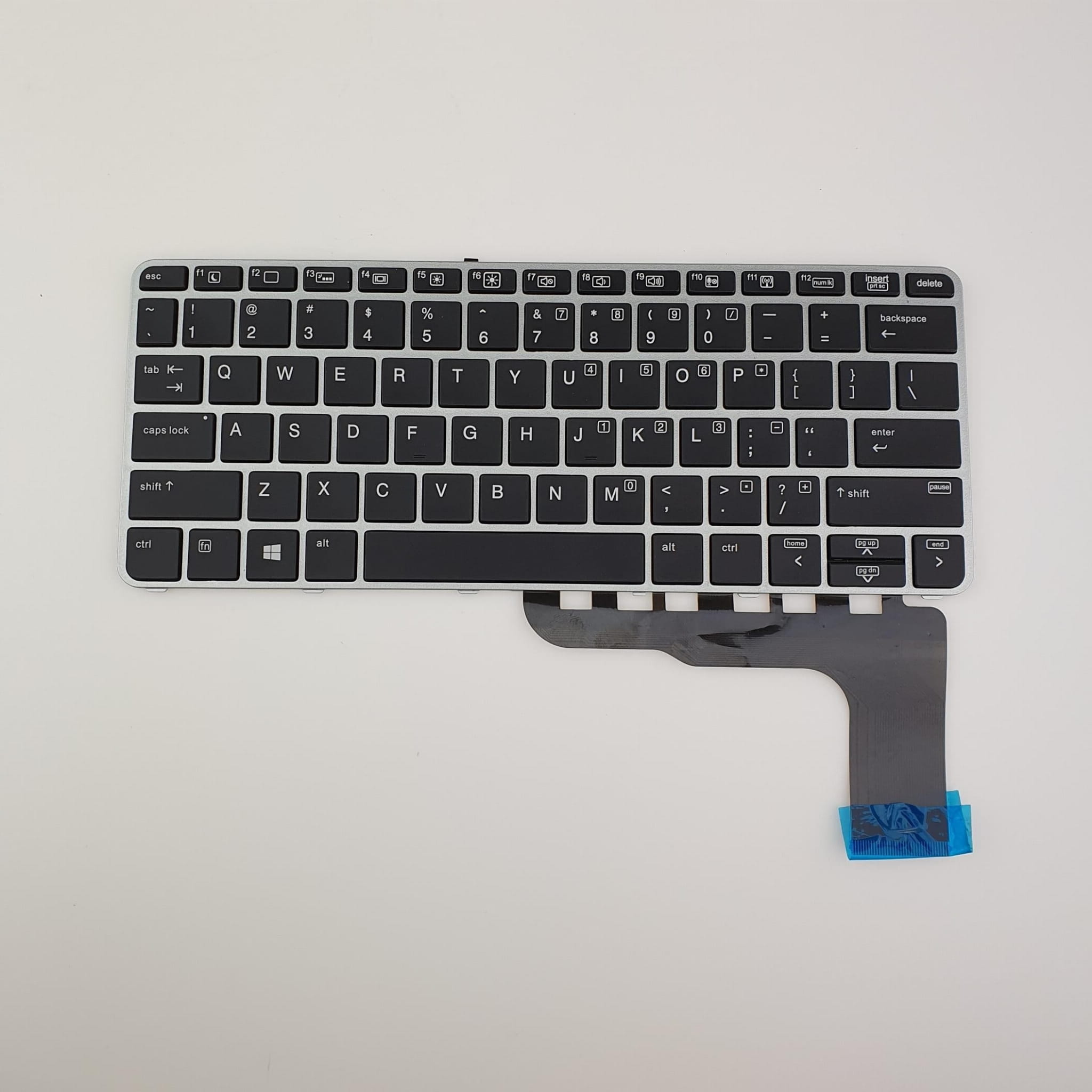 Nowa Podświetlana Klawiatura HP 820 725 G3 G4 3 Klawiatura do HP 820 i 725 G3/G4 widoczna od strony klawiszy z taśmą połączeniową