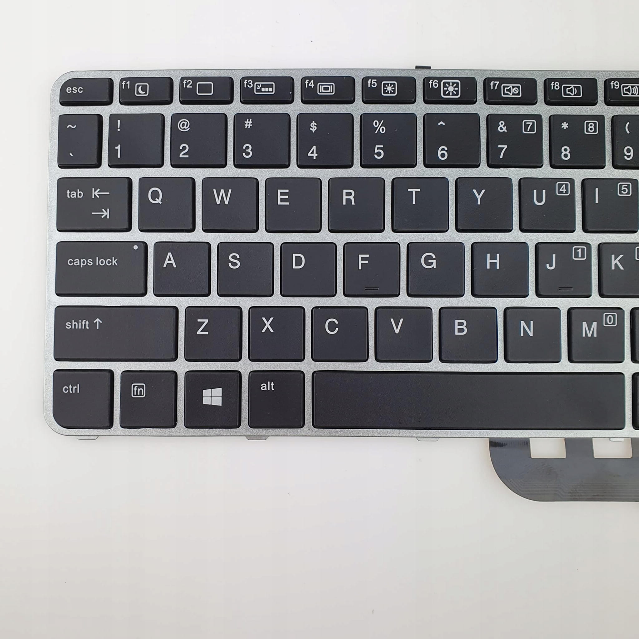 Nowa Podświetlana Klawiatura HP 820 725 G3 G4 4 Zbliżenie lewej części klawiatury do HP 820 i 725 G3/G4 z klawiszami funkcyjnymi