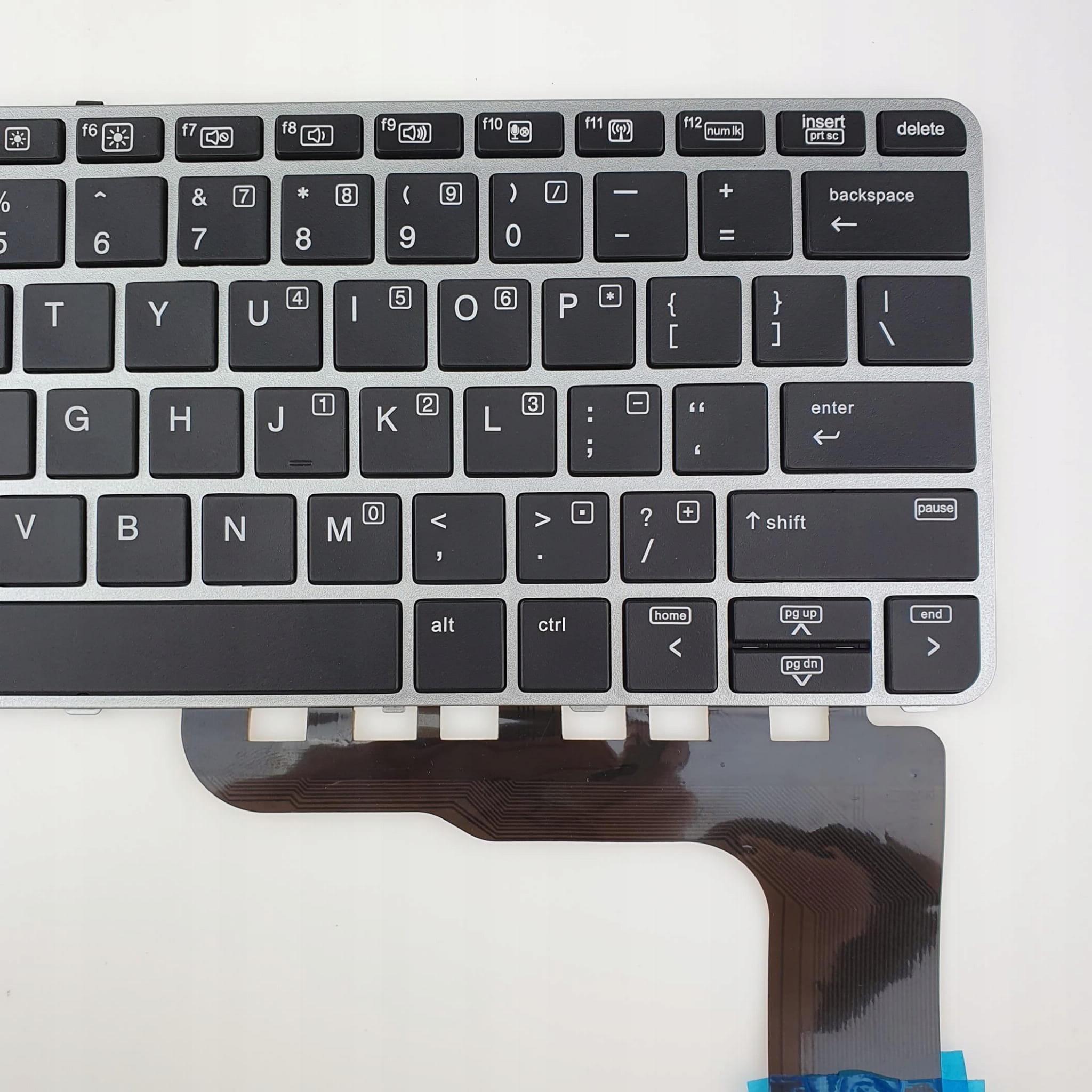 Nowa Podświetlana Klawiatura HP 820 725 G3 G4 5 Zbliżenie prawej części klawiatury do HP 820 i 725 G3/G4 z taśmą połączeniową