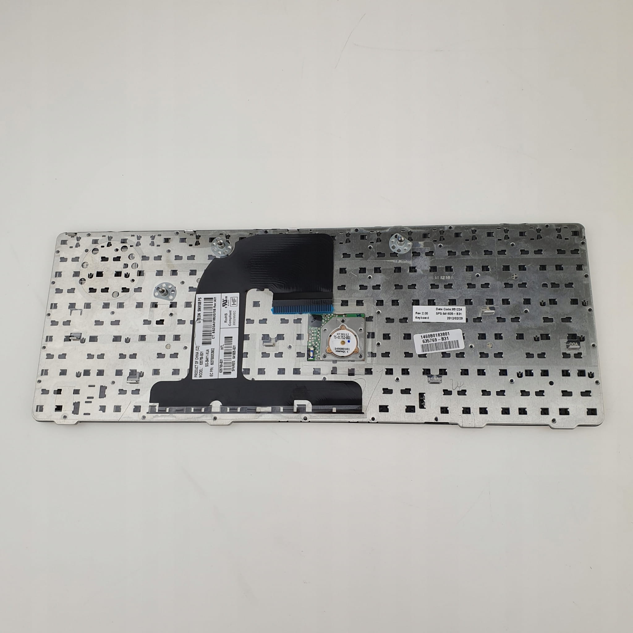 Oryginalna Klawiatura HP ProBook 6460b 6470b 3 Spód klawiatury HP ProBook 6460b i 6470b z taśmą sygnałową, mocowaniami i etykietami