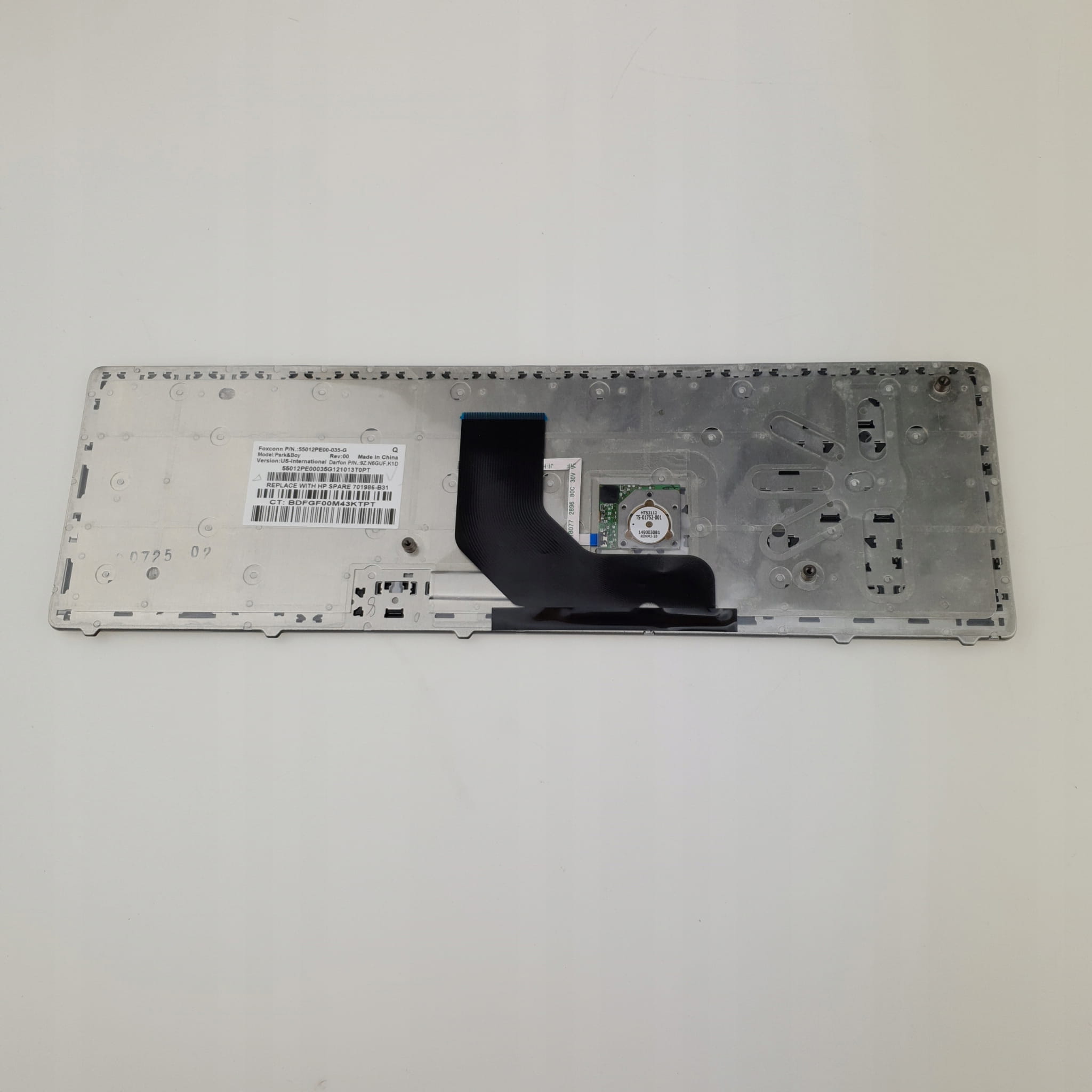 Oryginalna Klawiatura HP EliteBook 8560p 8570p | QWERTY PL 3 Spód oryginalnej klawiatury HP EliteBook 8560p i 8570p z taśmą sygnałową