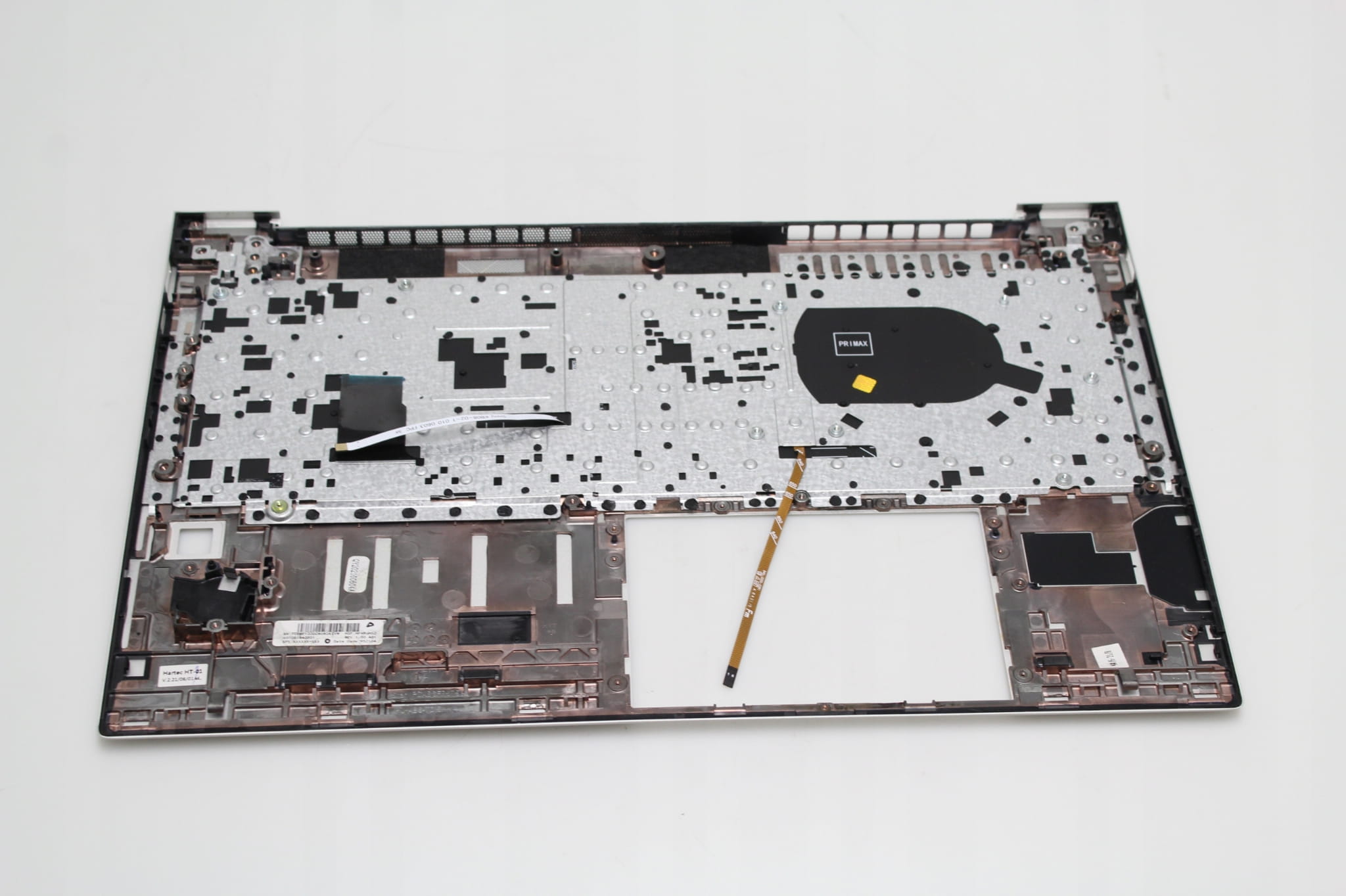 Palmrest + Klawiatura do HP EliteBook 850 G7 2 Spodnia strona palmrestu z klawiaturą do HP EliteBook 850 G7 z widocznymi mocowaniami