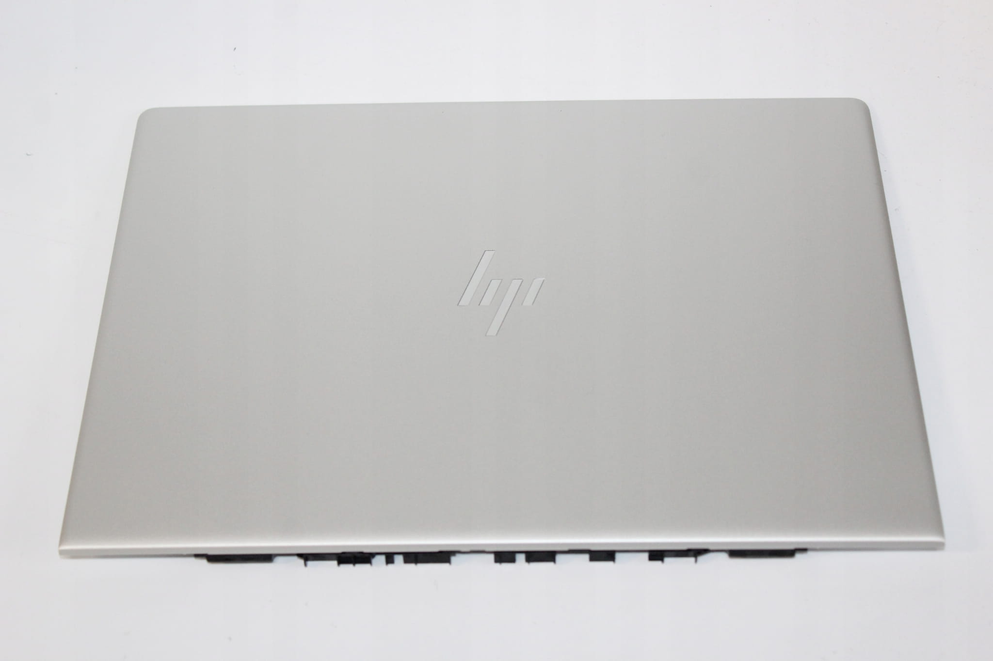 Nowa Klapa Matrycy do HP Elitebook 830 G5 3 Srebrna klapa matrycy HP EliteBook 830 G5 widoczna od zewnętrznej strony