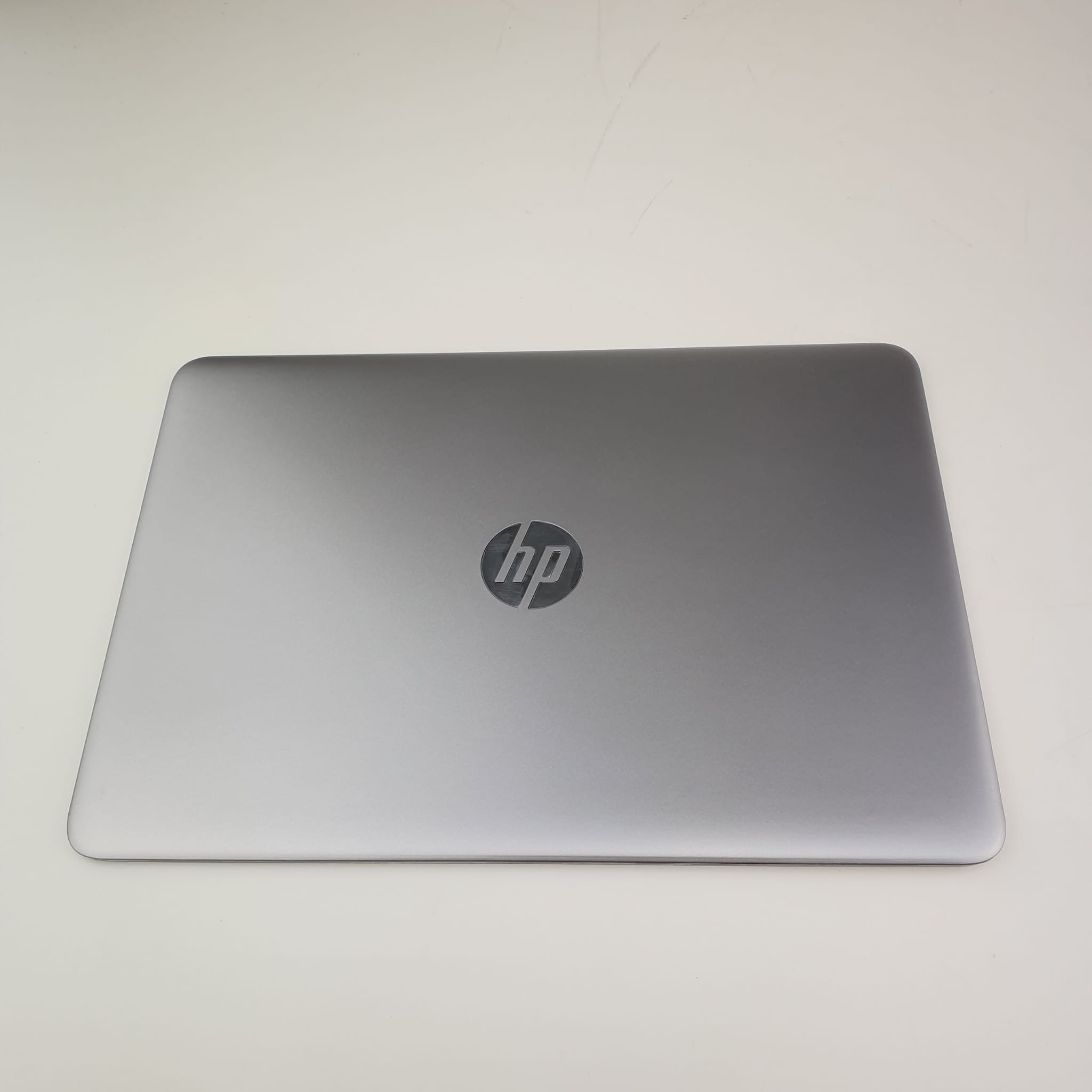 Nowa Klapa Matrycy HP EliteBook 840 G3 G4 2 Szara klapa matrycy HP EliteBook 840 G3 G4 widoczna od zewnętrznej strony