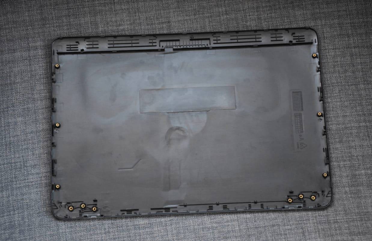 Nowa Klapa Matrycy HP EliteBook 820 G1 G2 2 Wewnętrzna strona klapy matrycy HP EliteBook 820 G1 i G2 z punktami montażowymi