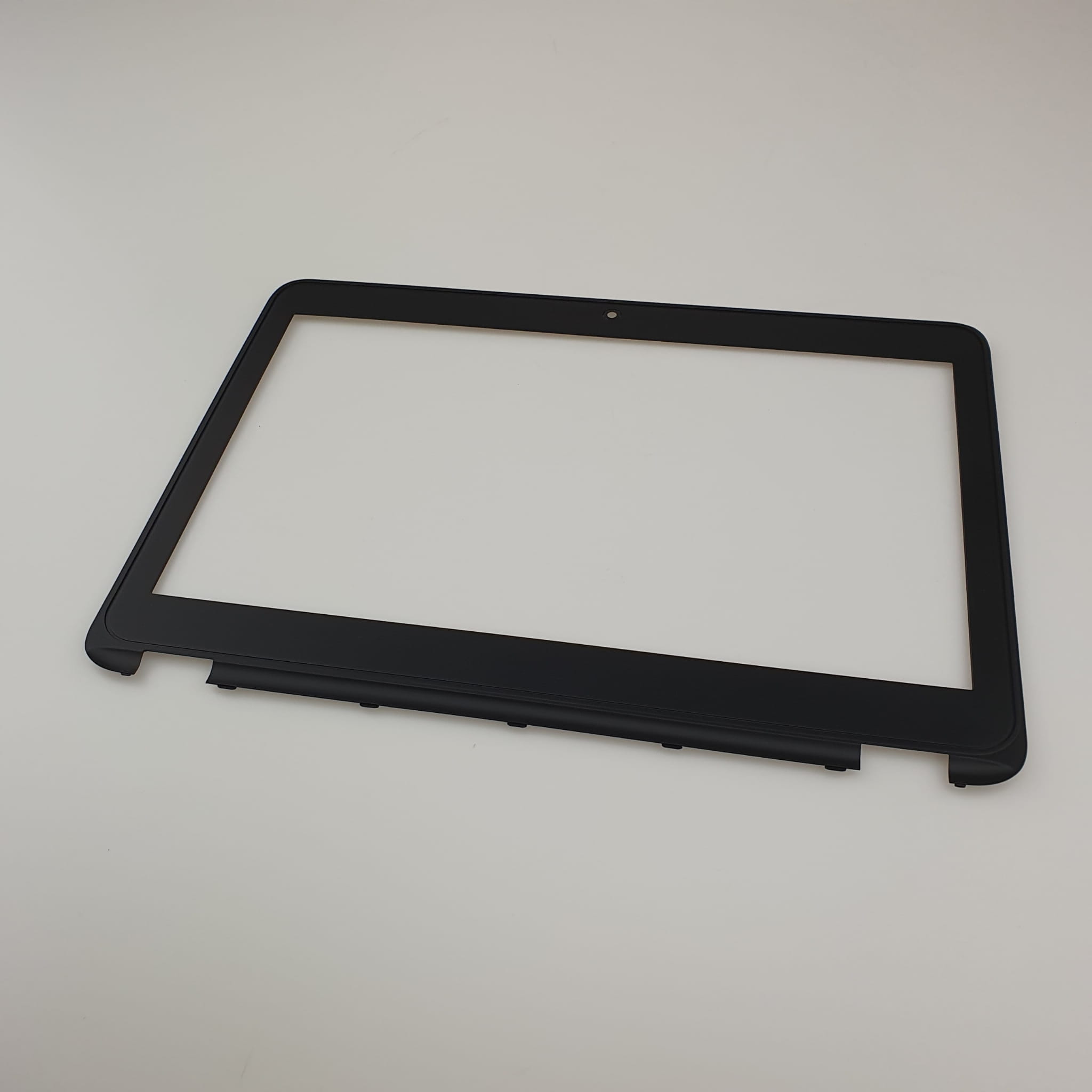 Nowa Ramka Matrycy HP EliteBook 725 820 G3 G4 5 Czarna ramka matrycy HP EliteBook 725 820 G3 G4, widok pod kątem od przodu