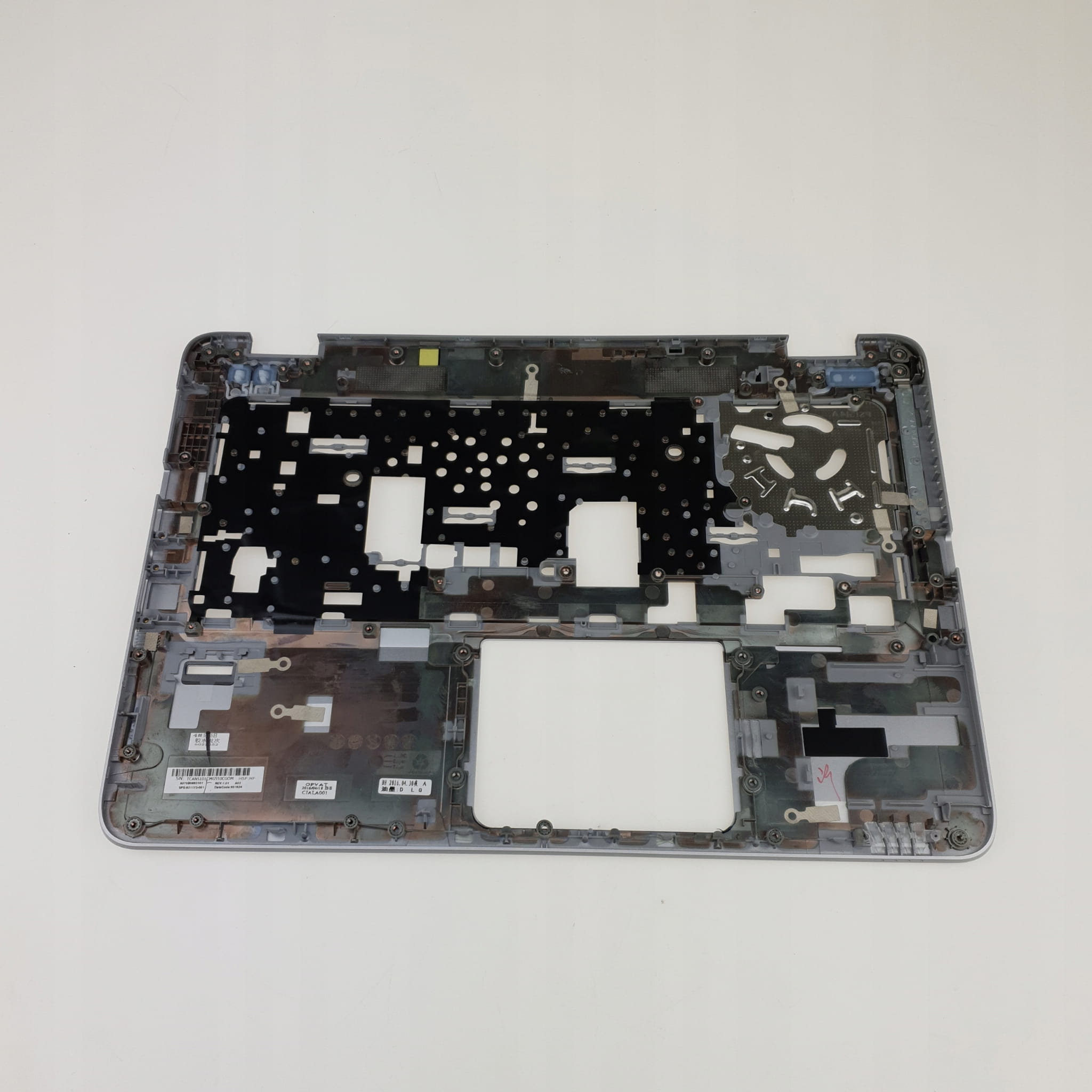 Palmrest do HP EliteBook 840 G3 G4 | 821173-001 3 Wewnętrzna strona palmrestu HP EliteBook 840 G3 G4 z elementami montażowymi