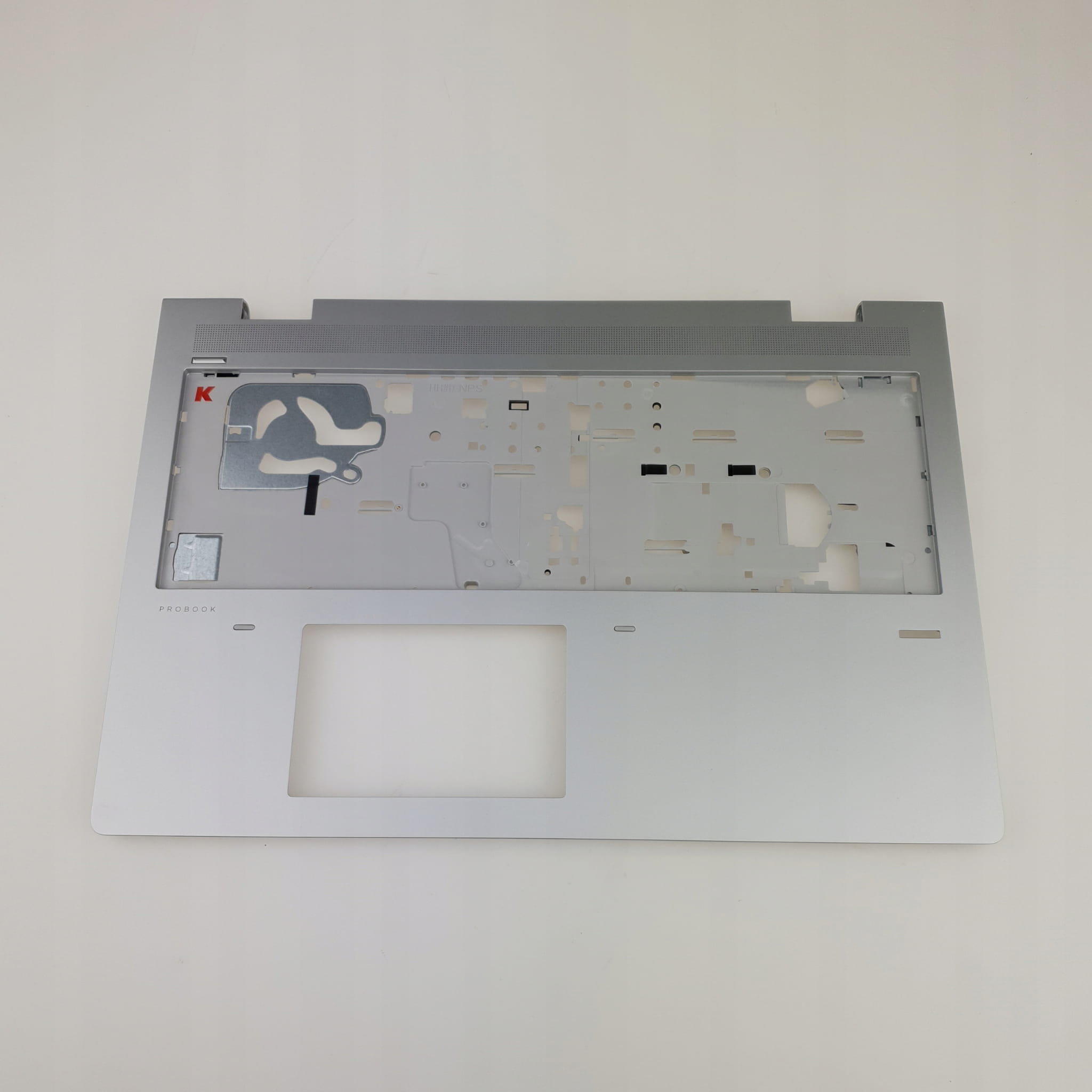Palmrest do HP ProBook 650 G4 | L09603-001 2 Srebrny palmrest HP ProBook 650 G4 od strony montażowej z otworem na touchpad