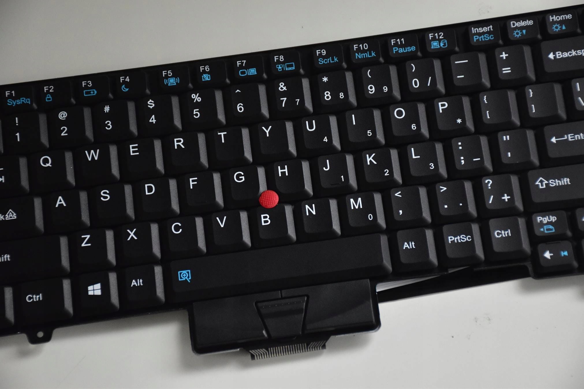 Nowa Klawiatura do Lenovo ThinkPad L420 L520 4 Centralna i prawa część klawiatury Lenovo ThinkPad L420 L520 z TrackPointem