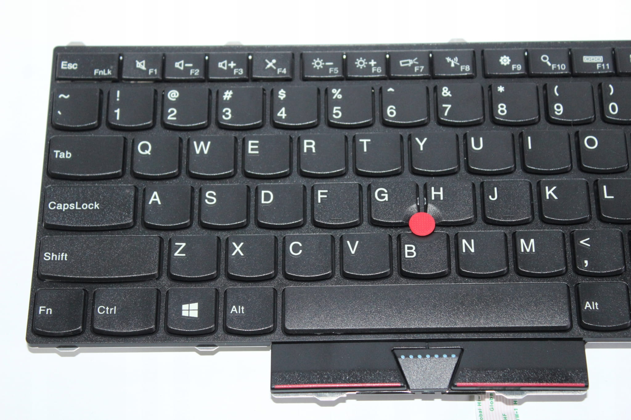Nowa Klawiatura Lenovo ThinkPad P50 P51 P70 P71 3 Zbliżenie klawiatury Lenovo ThinkPad z czerwonym TrackPointem oraz klawiszami QWERTY