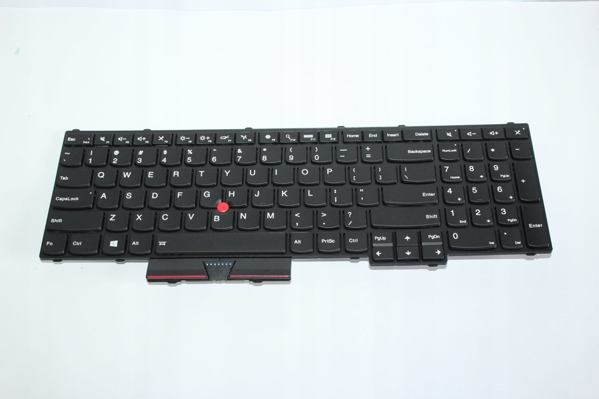 Podświetlana Klawiatura Lenovo ThinkPad P50 P70 4 Klawiatura Lenovo ThinkPad P50 P70 w widoku od góry z TrackPointem i blokiem numerycznym