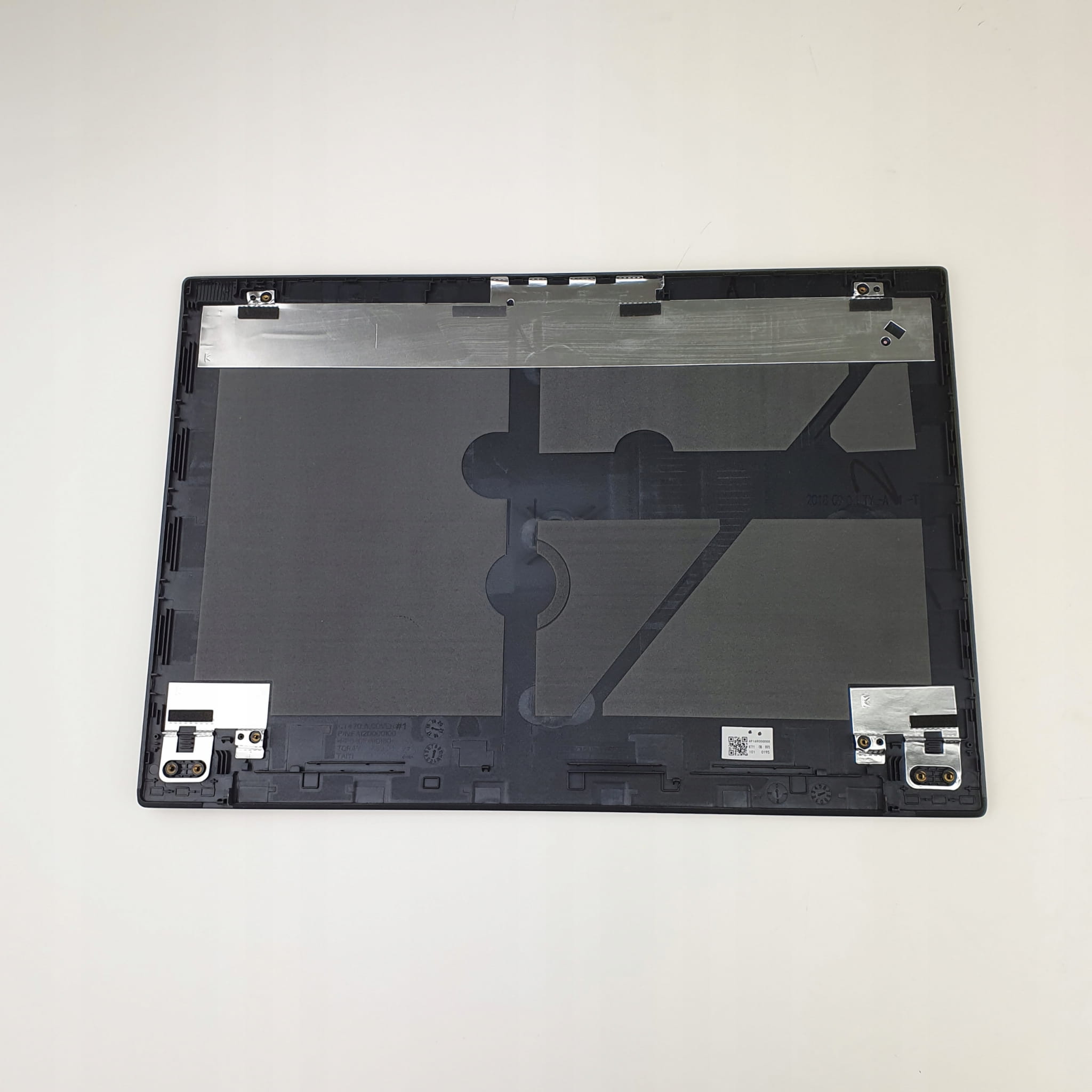 Nowa Klapa Matrycy Lenovo ThinkPad T480 3 Wewnętrzna strona klapy matrycy Lenovo ThinkPad T480 z mocowaniami