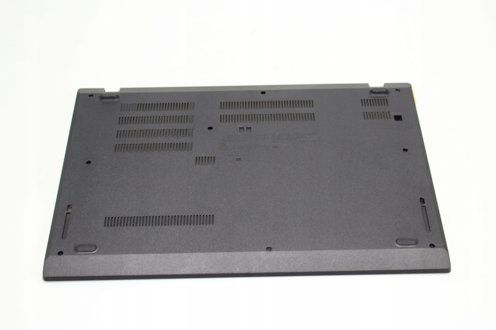 Nowa Dolna Pokrywa Lenovo ThinkPad L580 L590 4 Dolna pokrywa Lenovo ThinkPad L580 i L590 widoczna od strony zewnętrznej