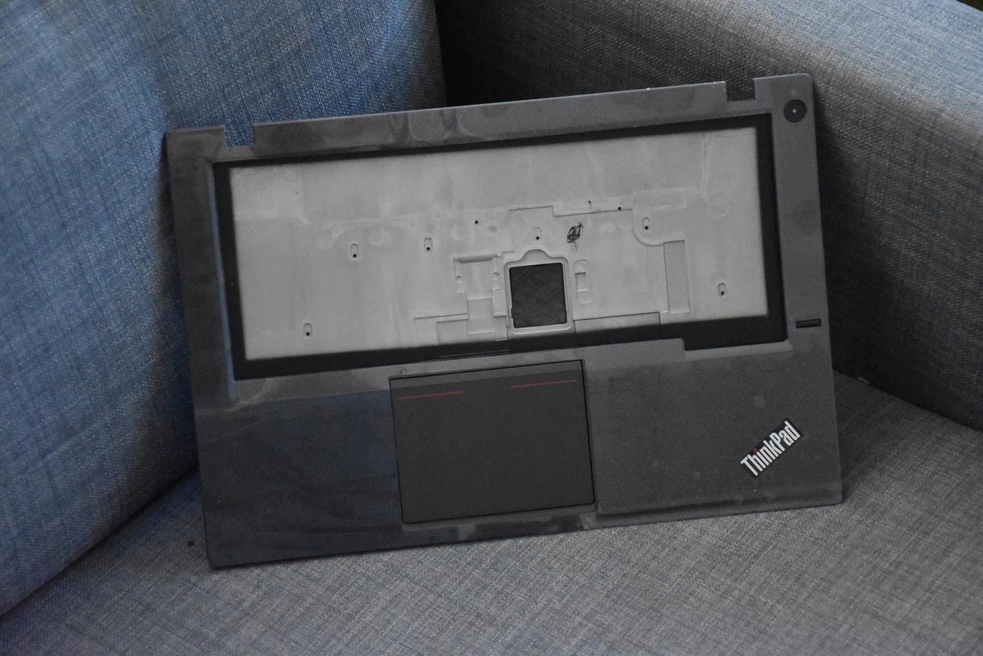 Nowy Palmrest TouchPad Lenovo T450s T440s 3 Palmrest z TouchPadem do Lenovo ThinkPad T440s i T450s oparty o fotel