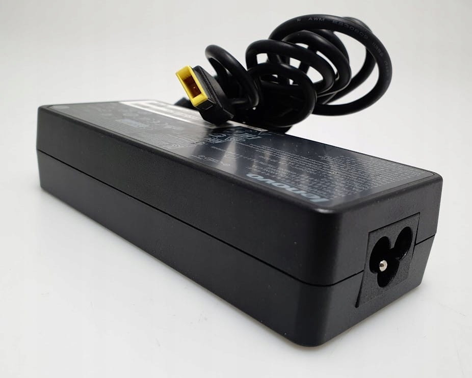 Zasilacz Lenovo 20V 4.5A 90W 4 Czarny zasilacz Lenovo z przewodem zakończonym żółtą prostokątną wtyczką