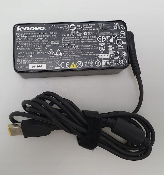Zasilacz Lenovo 20V 2.25A 45W 3 Zasilacz Lenovo z etykietą parametrów, zwiniętym przewodem i żółtym wtykiem