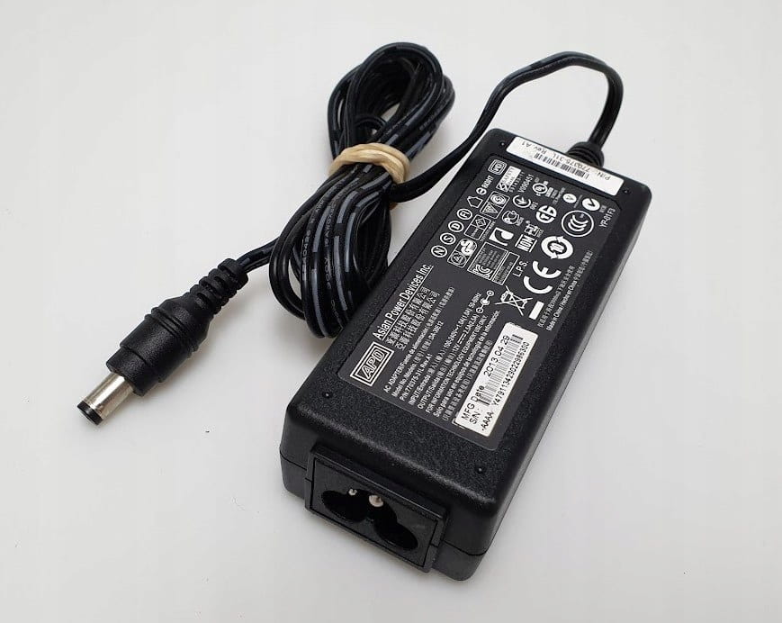 Zasilacz Asian APD LED 12V - 2.5A 30W 3 Zasilacz Asian APD LED z etykietą, zwiniętym przewodem i okrągłą wtyczką