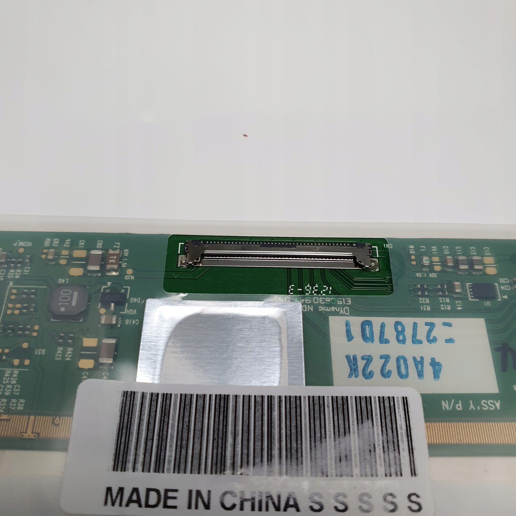 Matryca 15,6 | HD TN | 40pin | N156BGE-L11| HP 6560B Dell E5530 Lenovo T530 2 Zbliżenie złącza 40 pin na płytce elektroniki matrycy N156BGE-L11