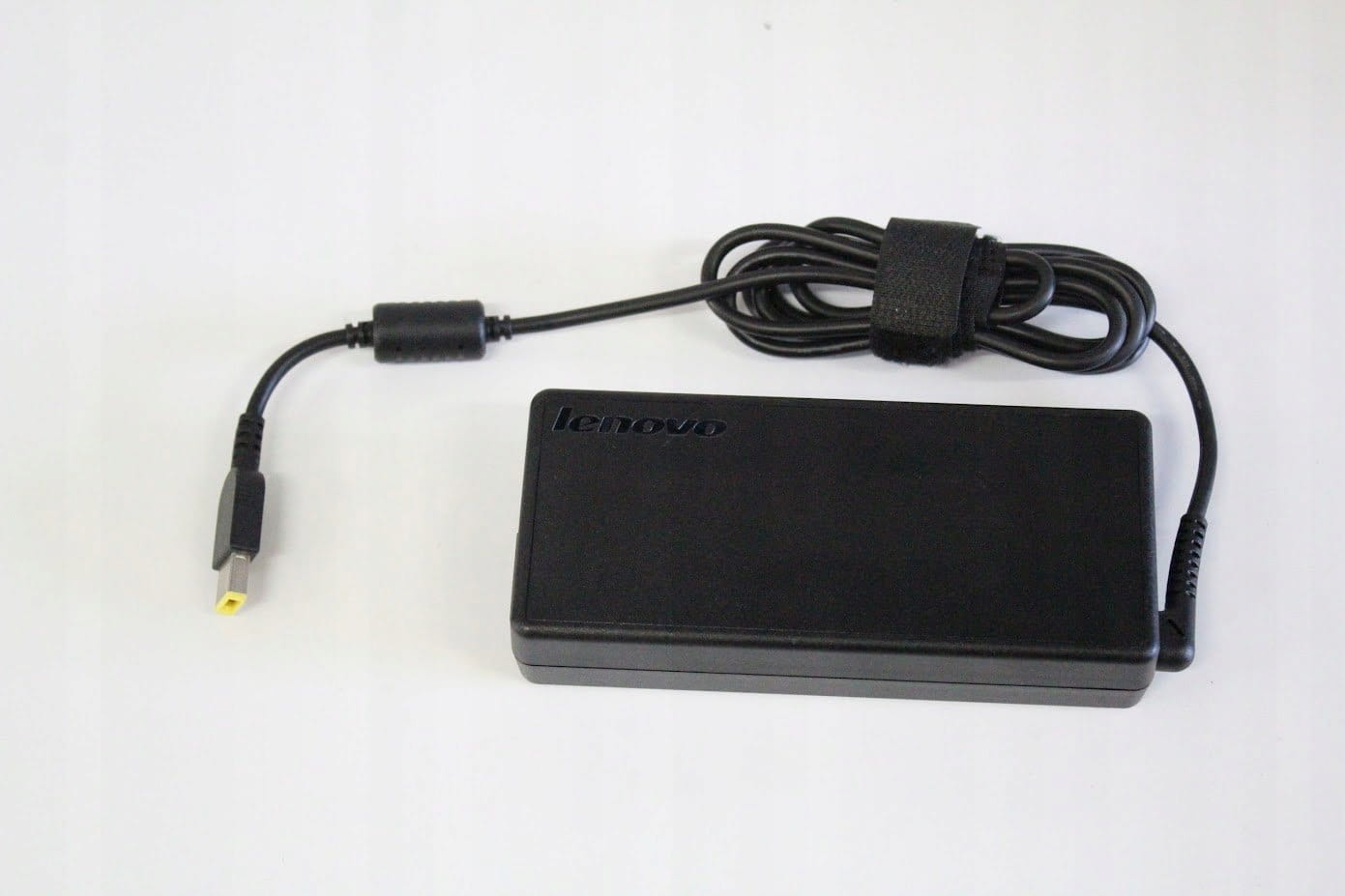 Oryginalny Zasilacz Lenovo | ADL135NLC3A | Slim Tip | 20V 6.75A | 135W 2 Czarny zasilacz Lenovo 135W z przewodem i wtykiem Slim Tip
