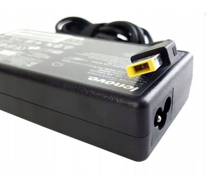 Oryginalny Zasilacz Lenovo | ADL135NLC3A | Slim Tip | 20V 6.75A | 135W 4 Zasilacz Lenovo 135W z widoczną końcówką Slim Tip i gniazdem zasilania