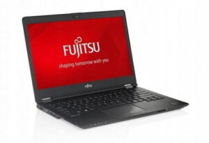 Fujitsu Lifebook U749 otwarty pod kątem, z czerwonym ekranem startowym Fujitsu